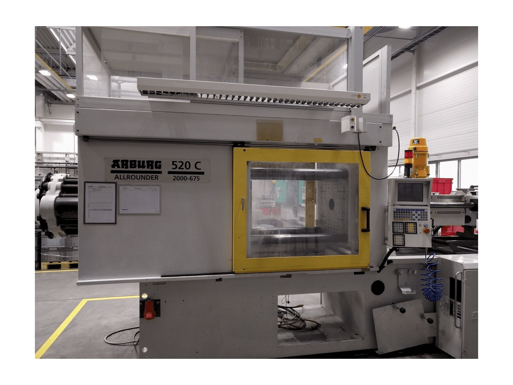 Вид станка Arburg 520 C 2000–675 спереди