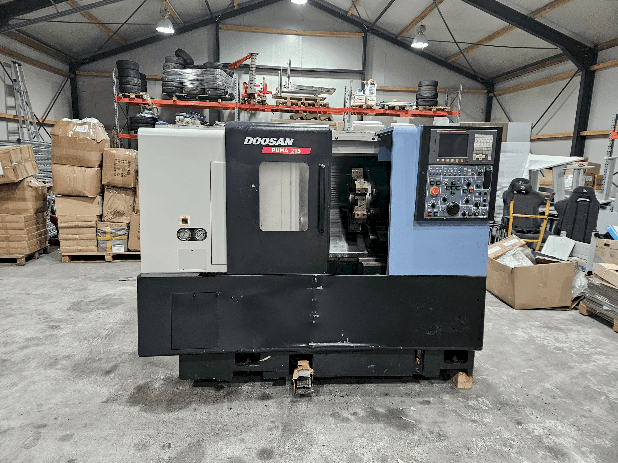Вид станка DOOSAN PUMA 215 спереди