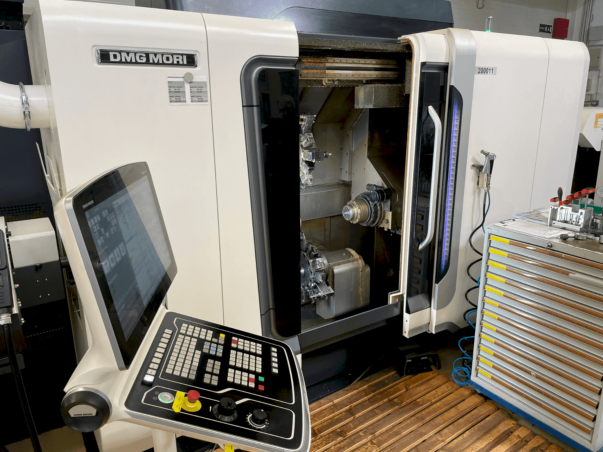 Вид станка DMG MORI Sprint 50 2T слева