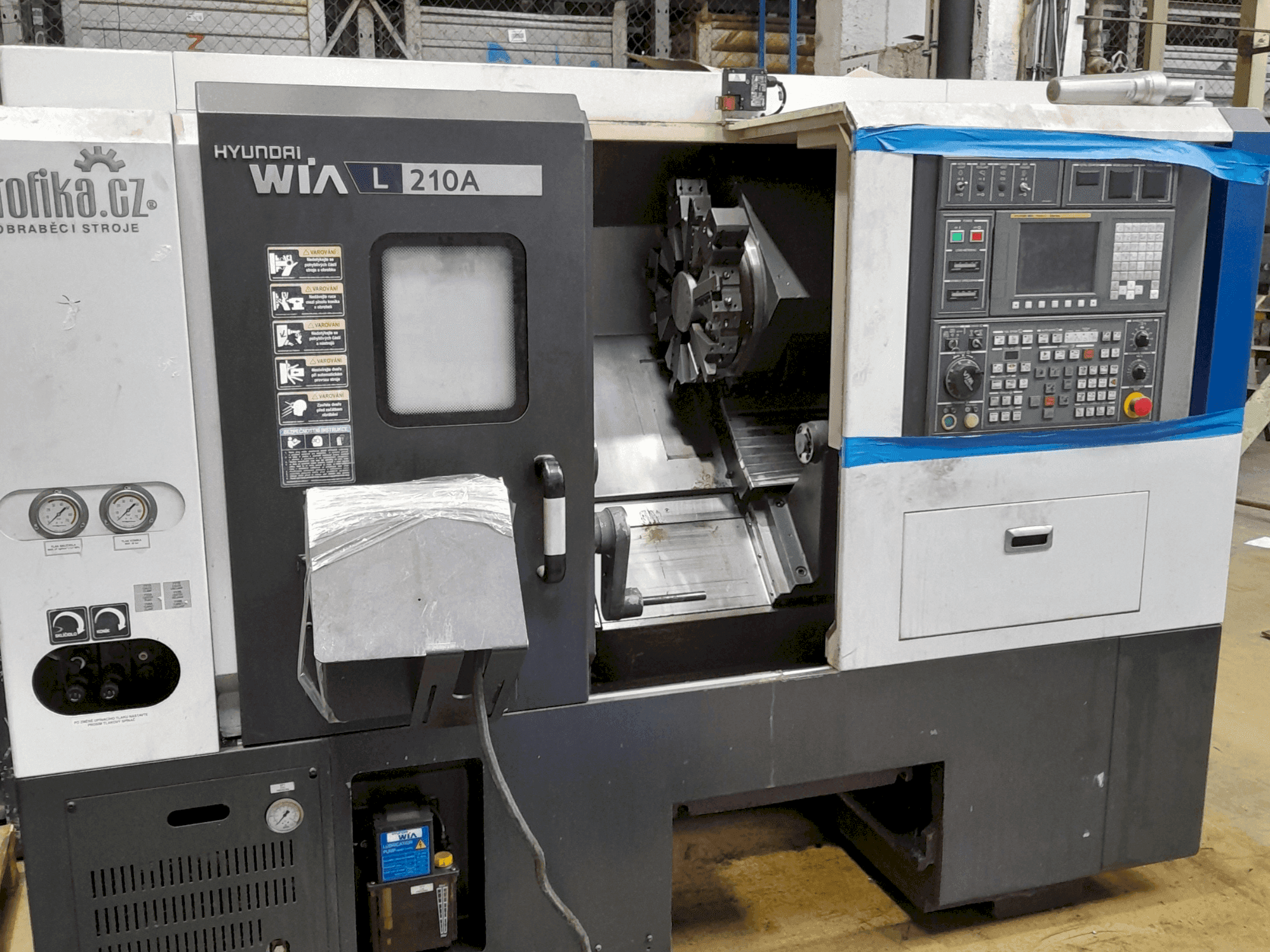 Вид станка Hyundai Wia L210A спереди