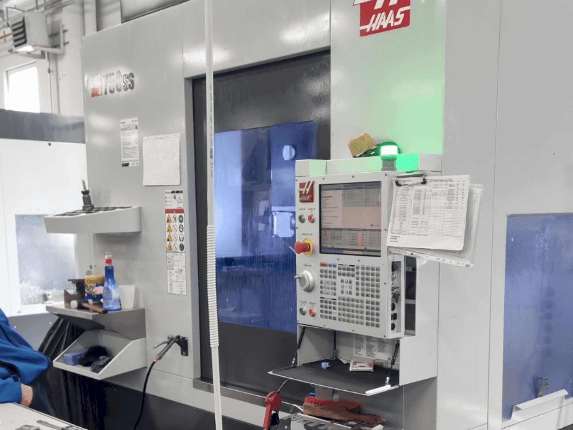 Вид станка HAAS UMC-750SS спереди