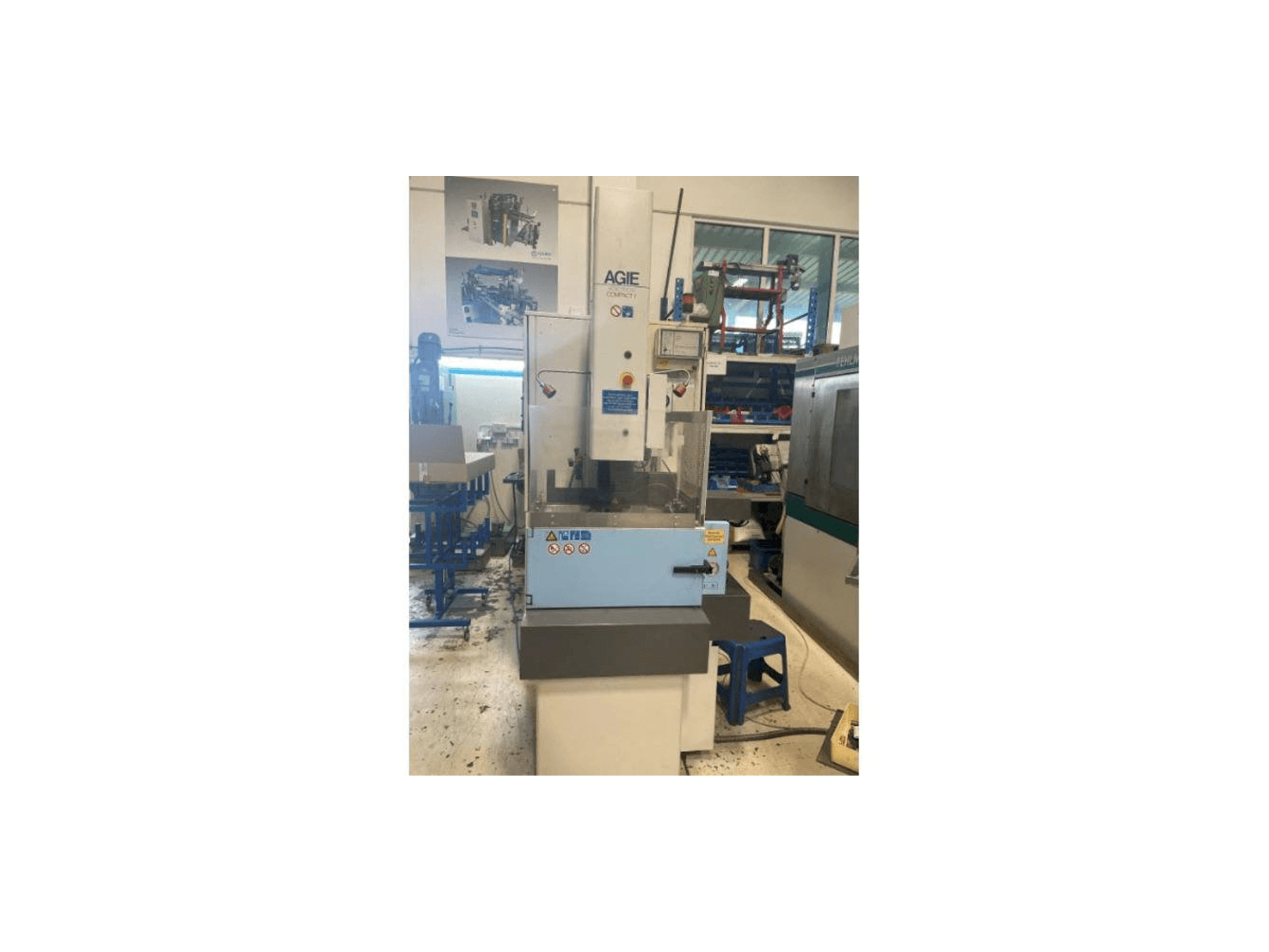 Вид станка AGIE Agietron Compact 1 спереди