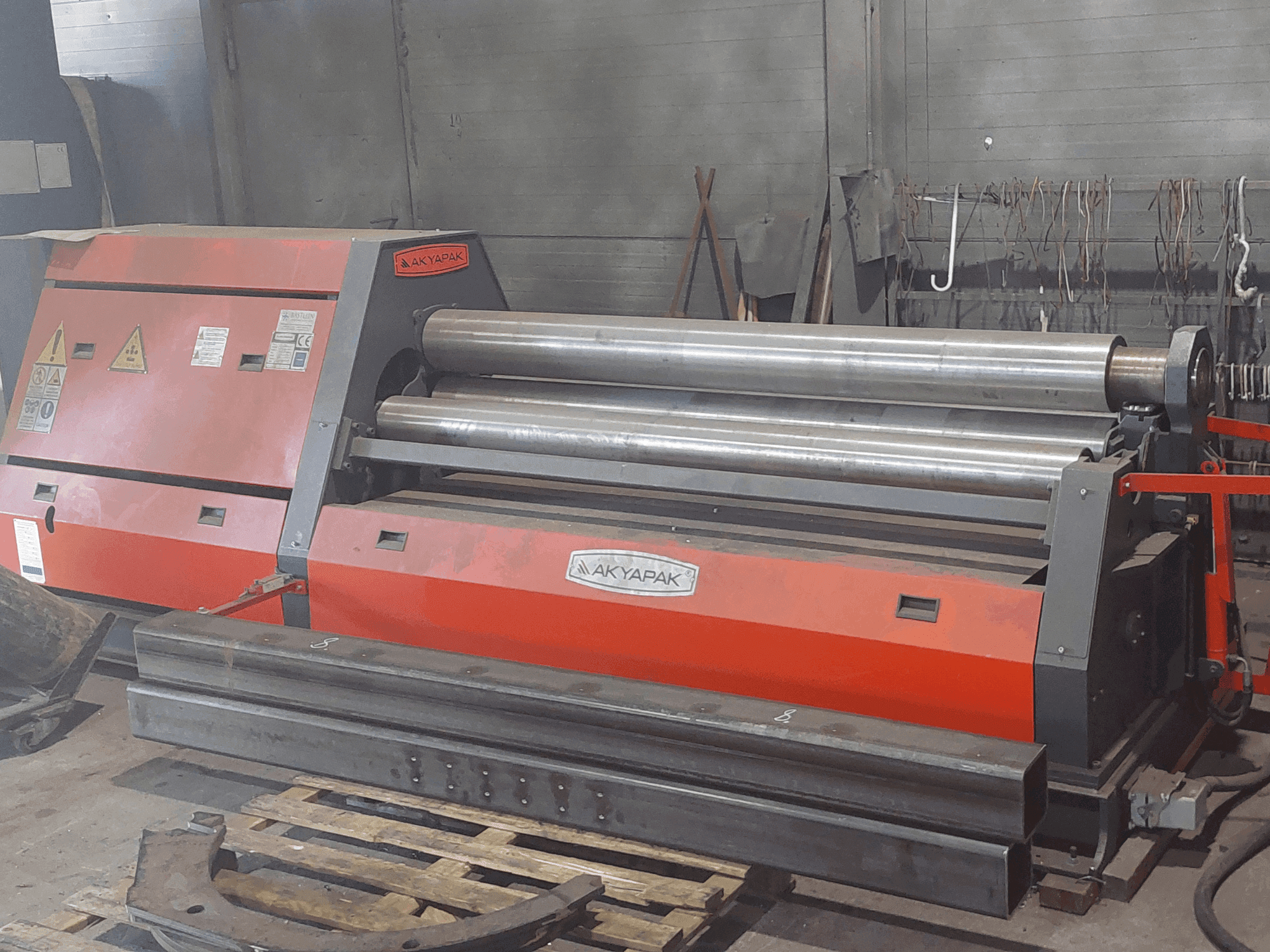 Вид станка Akyapak AHS 20/06 спереди