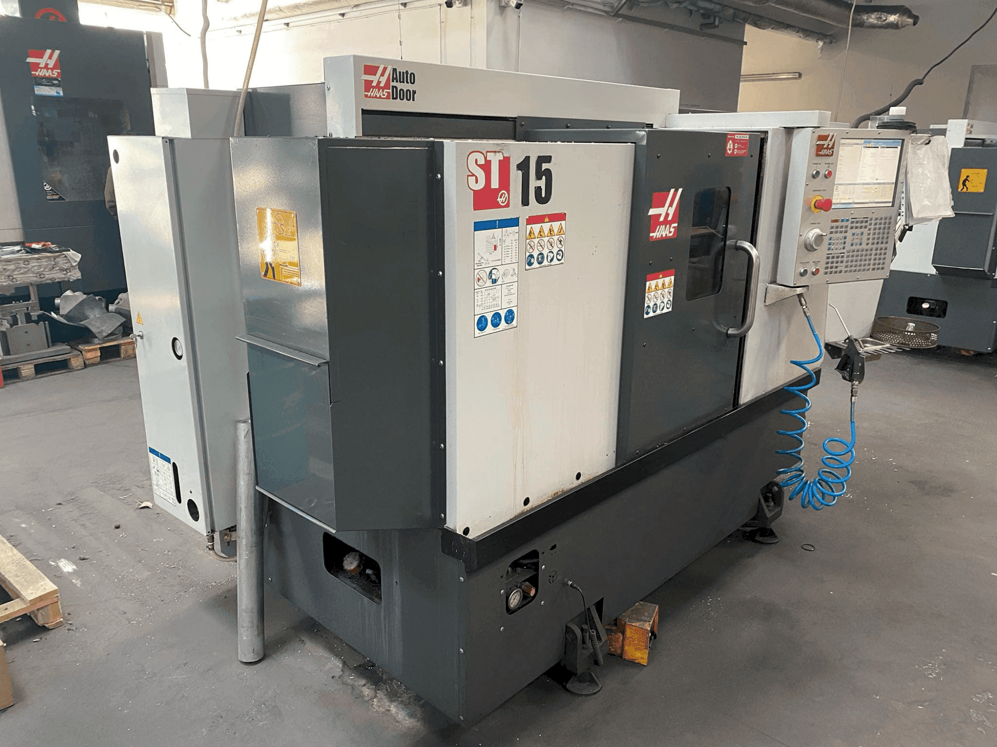 Вид станка HAAS ST-15 спереди