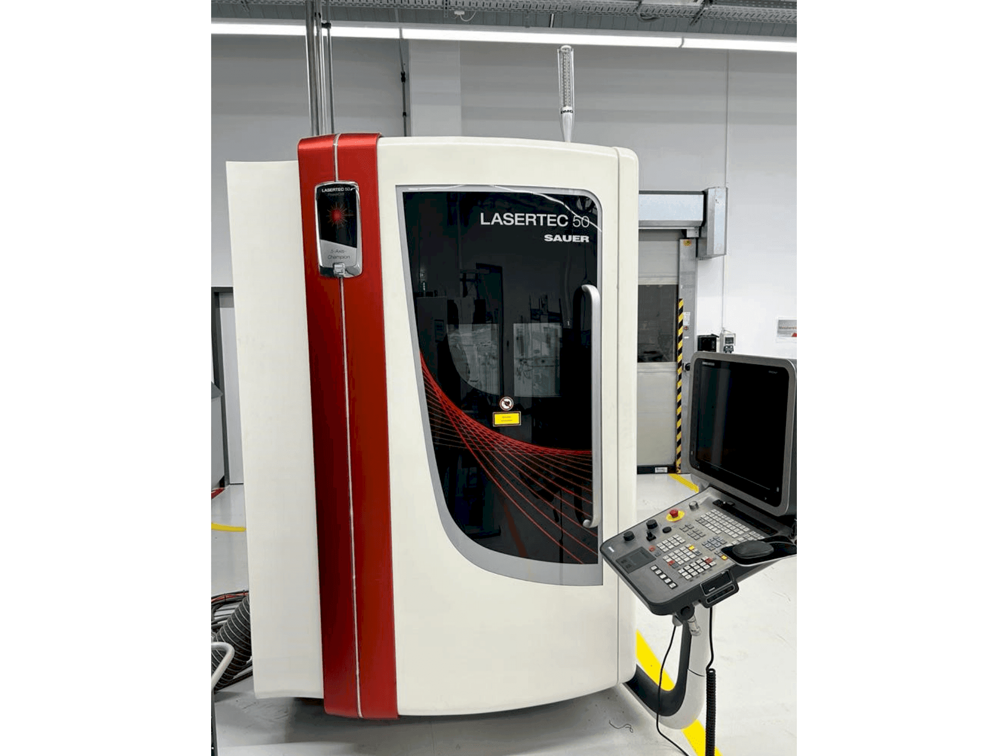 Вид станка DMG SAUER LASERTEC 50 спереди