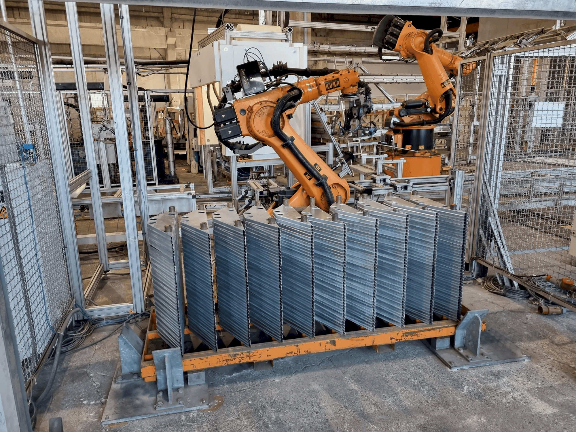 Вид станка KUKA KR 360 L280-2 спереди