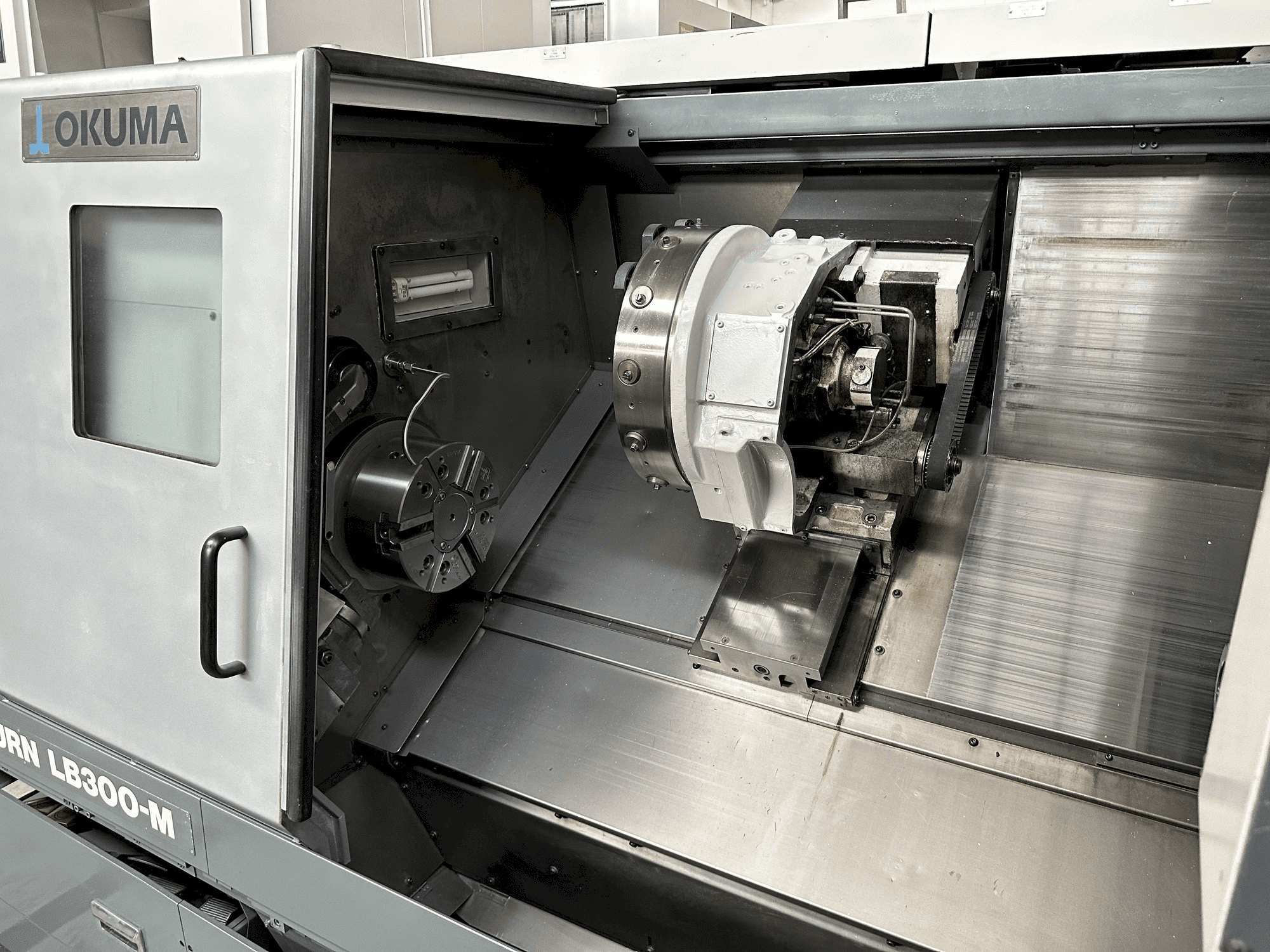 рабочее помещени Okuma LB 300 MC станка