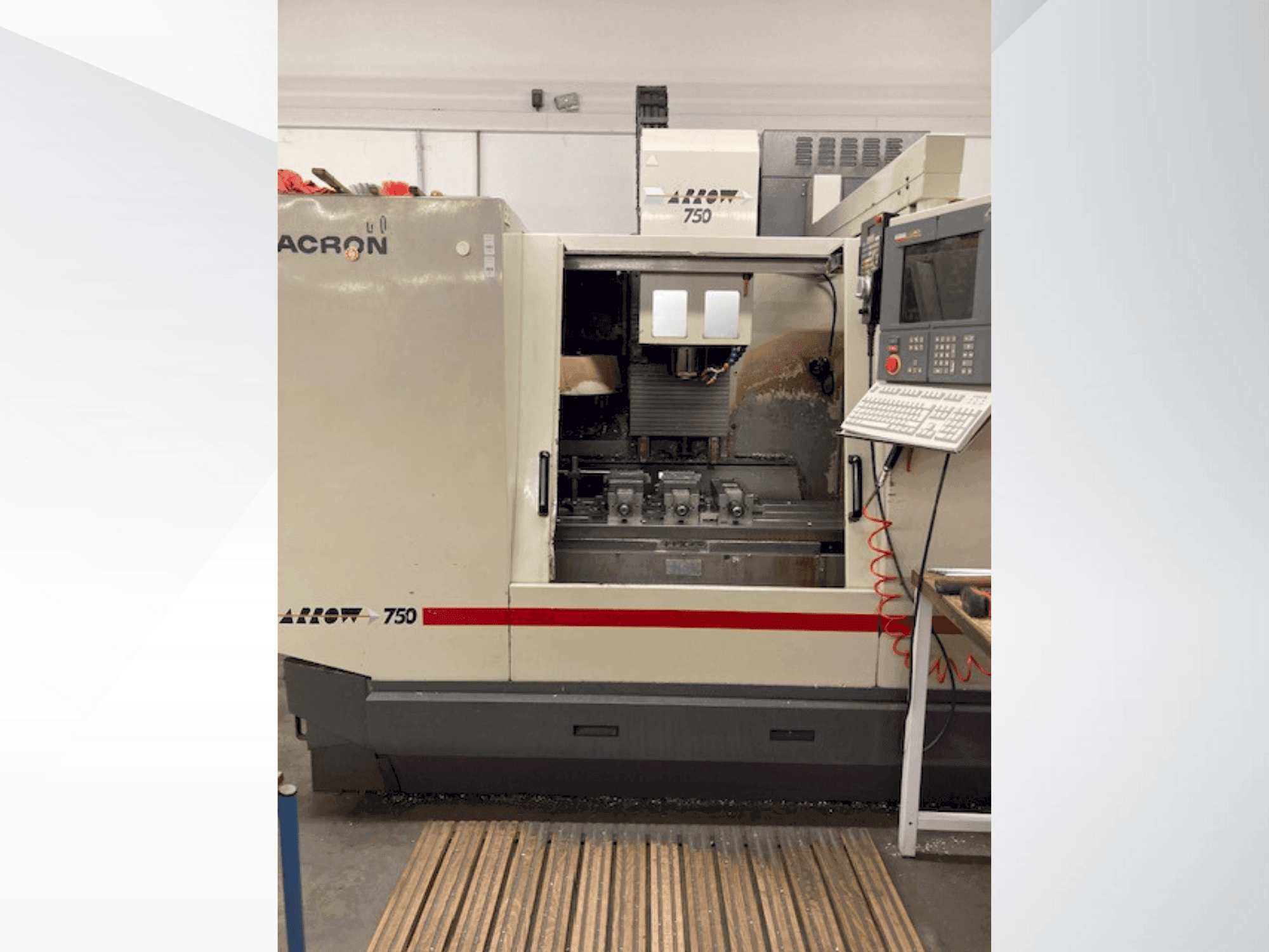 Вид станка Cincinnati Milacron Arrow 750 спереди