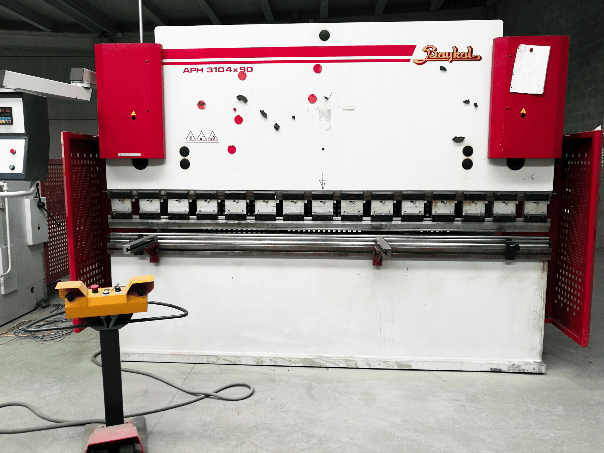 Front view of Baykal APH 3104x90 Machine