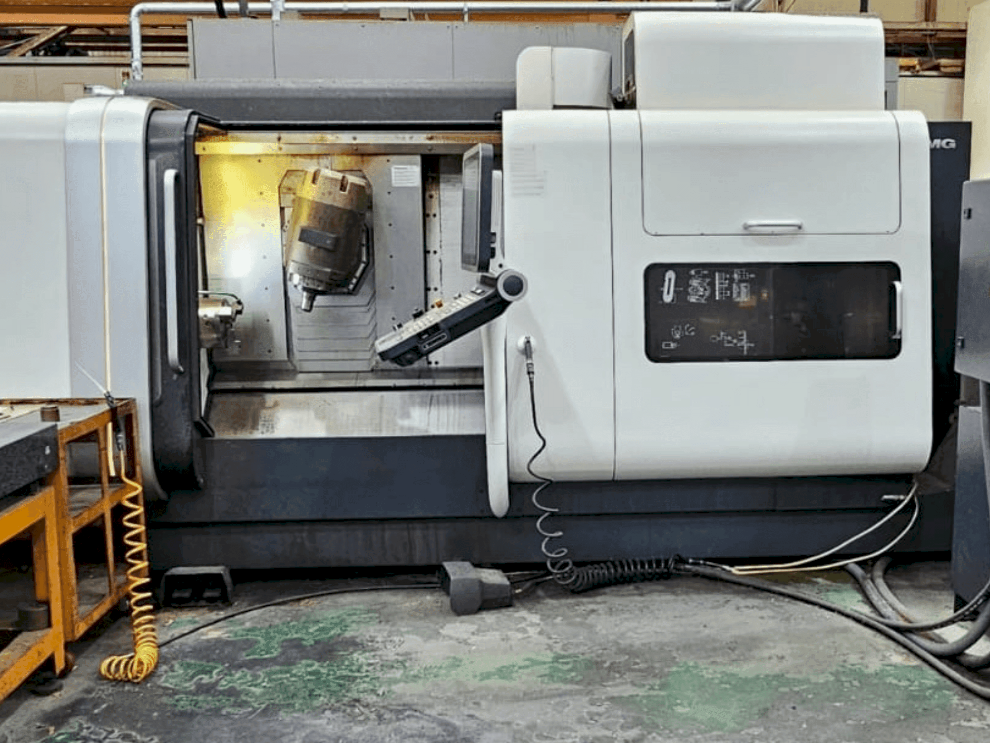 Вид станка DMG MORI CTX 1250 TC спереди