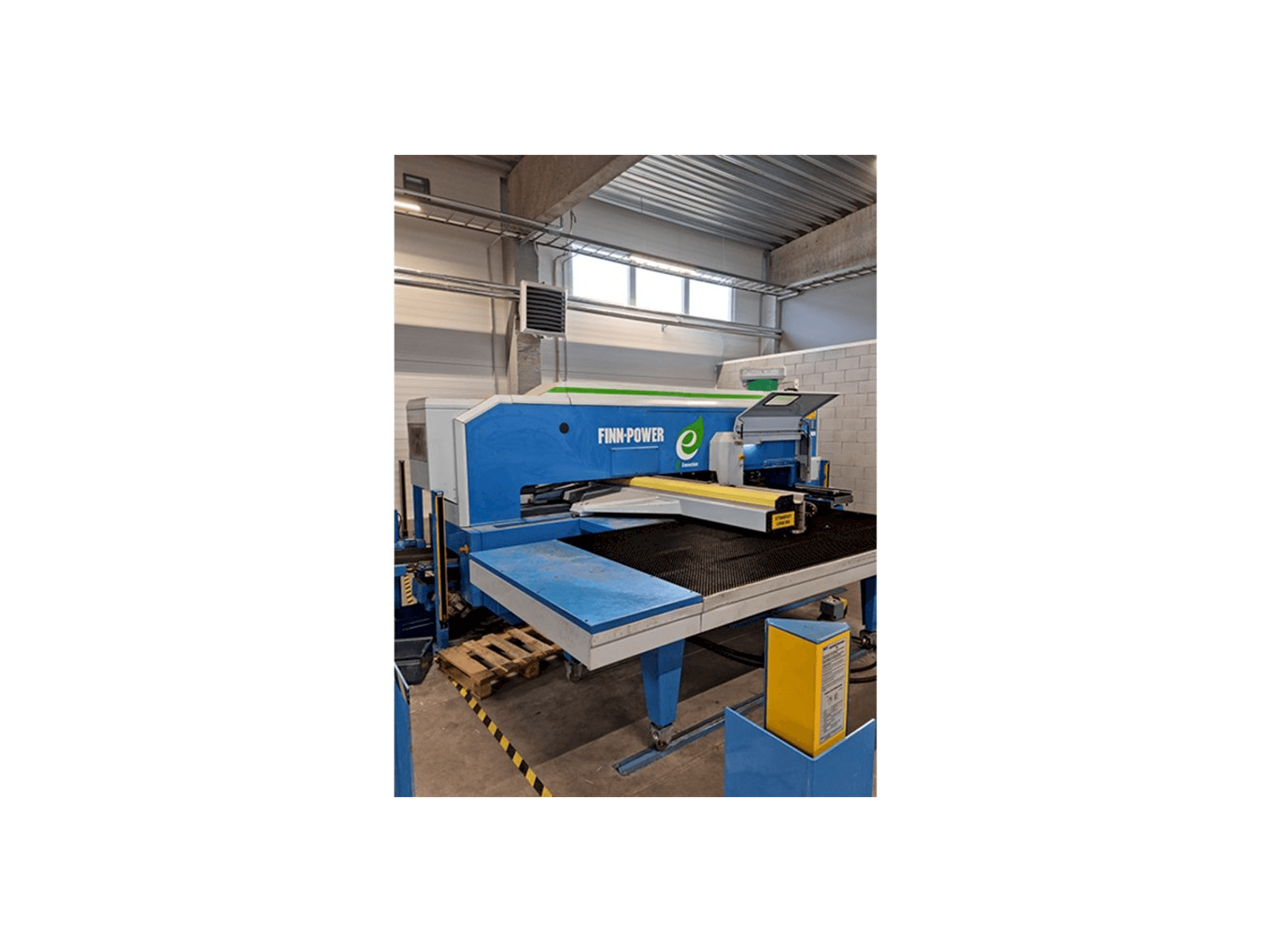 Вид станка Finn-Power E5 спереди