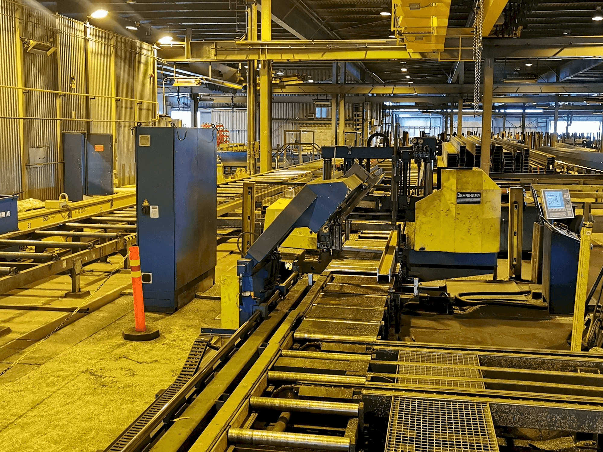 Вид станка Behringer HBP 410/723GNC спереди