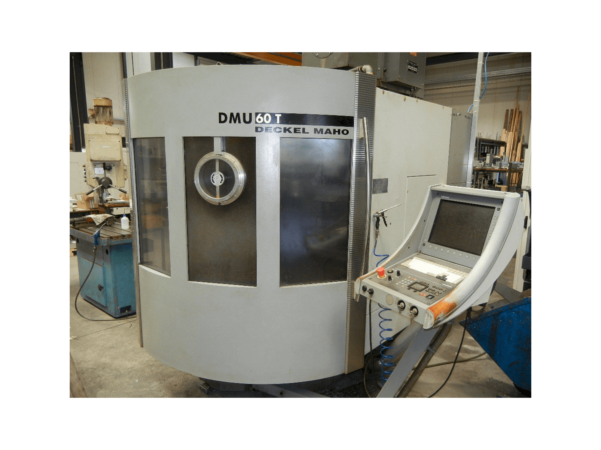 Вид станка DECKEL MAHO DMU 60 T спереди