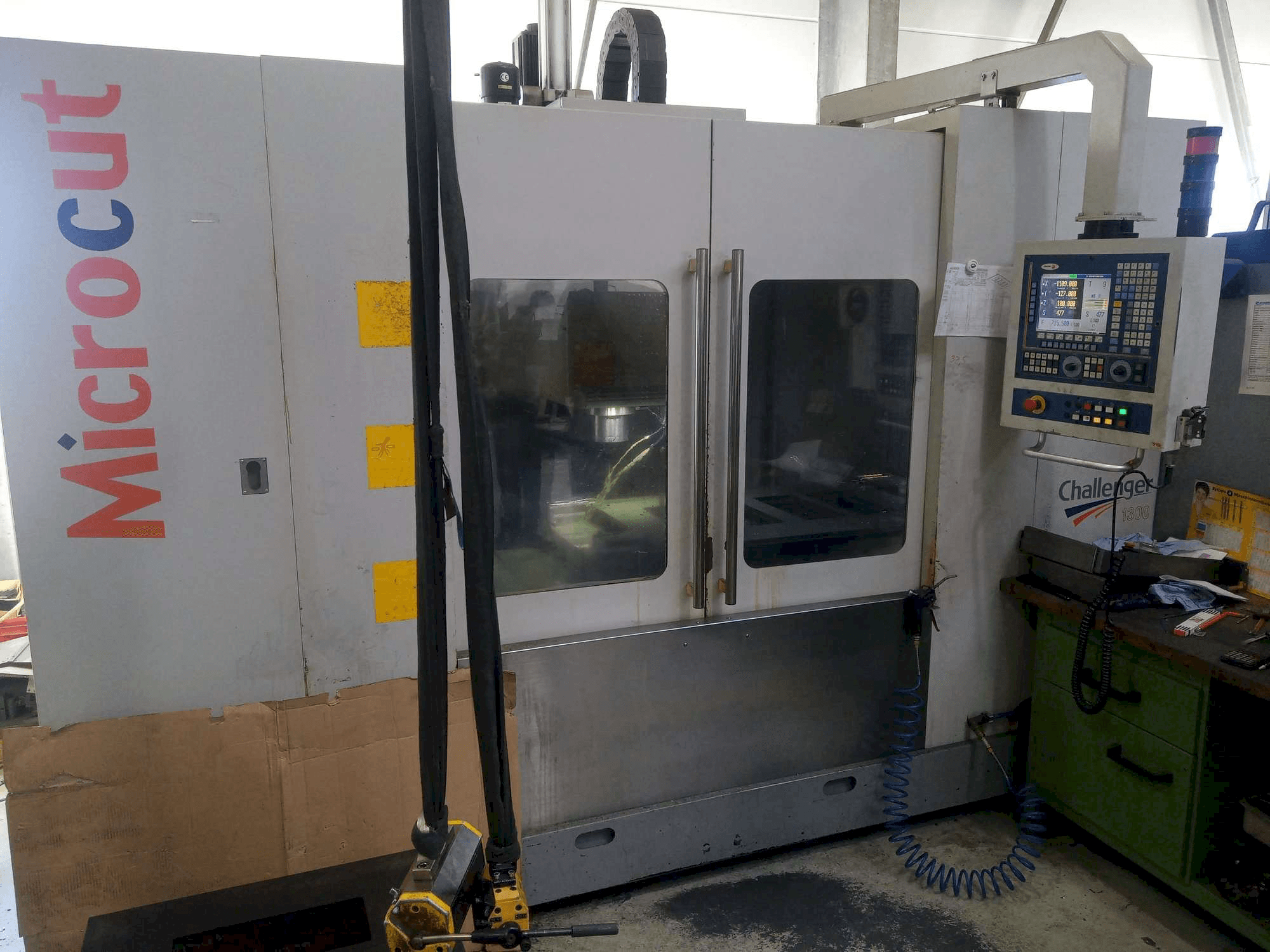 Вид станка Micromill VMC 1300 спереди