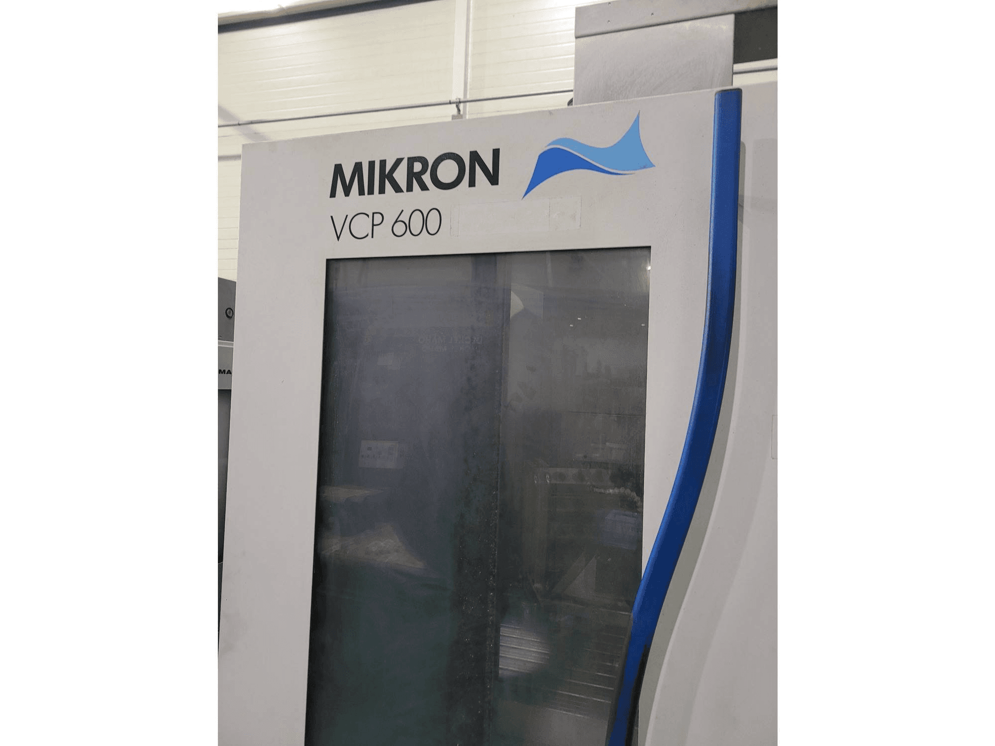 Вид станка MIKRON VCP 600 спереди