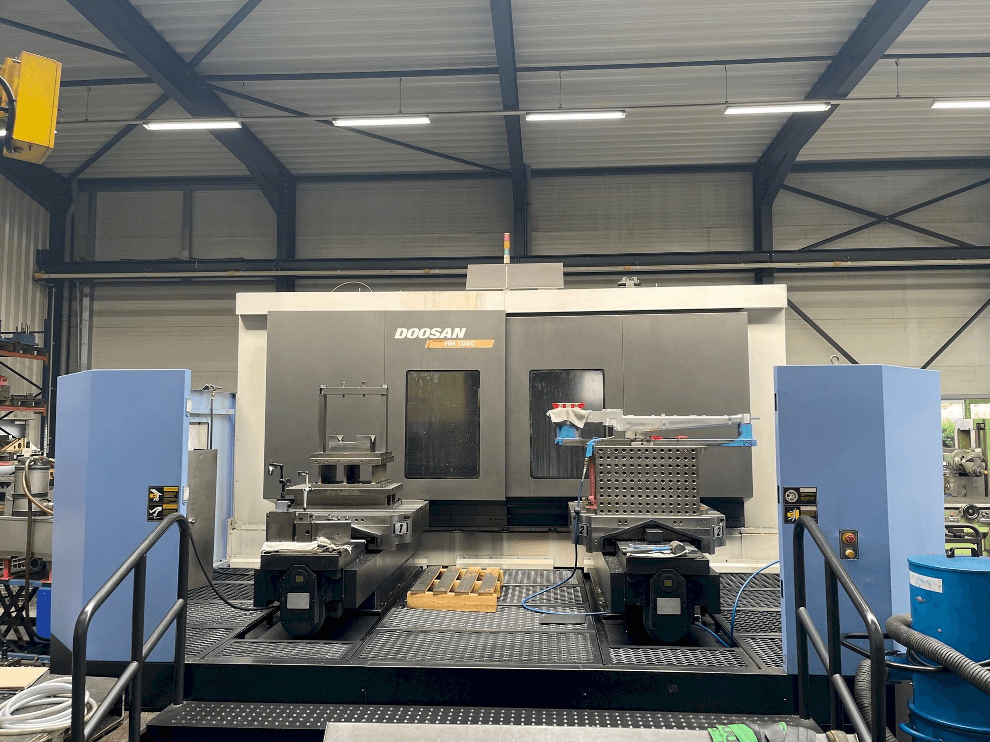 Вид станка Doosan HM 1000 спереди