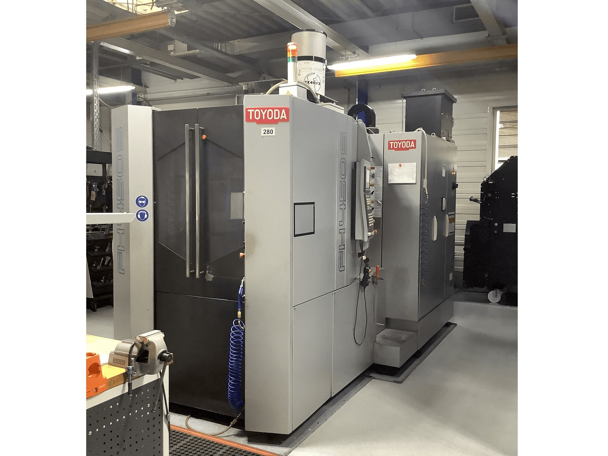 Вид станка TOYODA FH 450S спереди