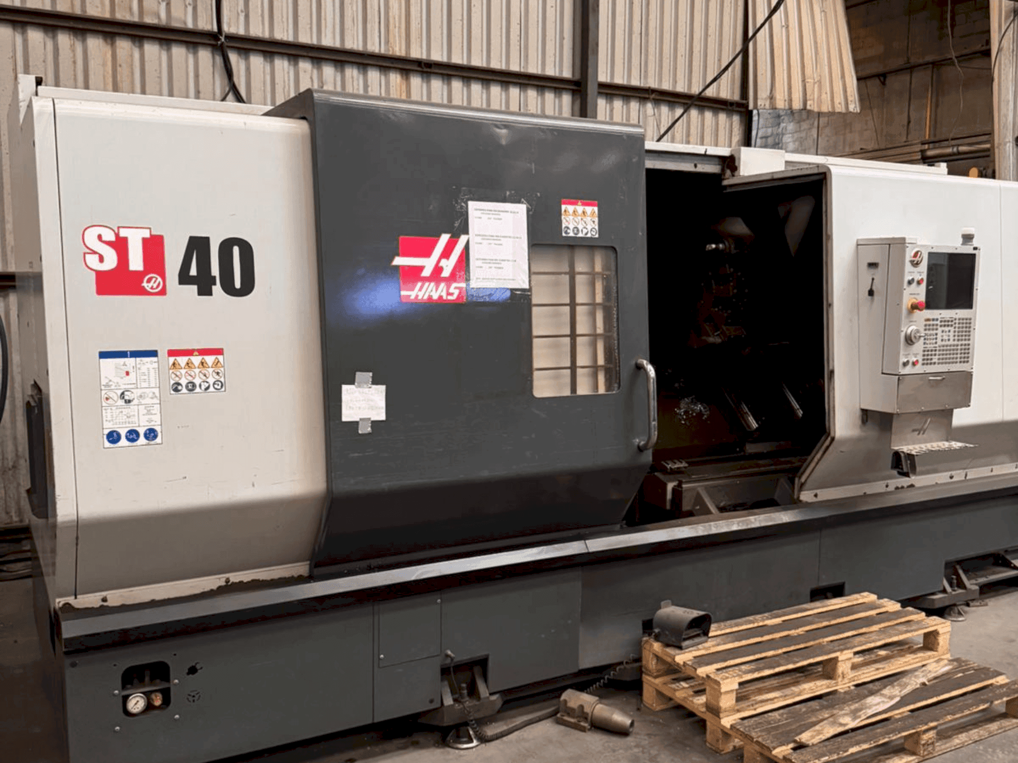 Вид станка HAAS ST-40 спереди