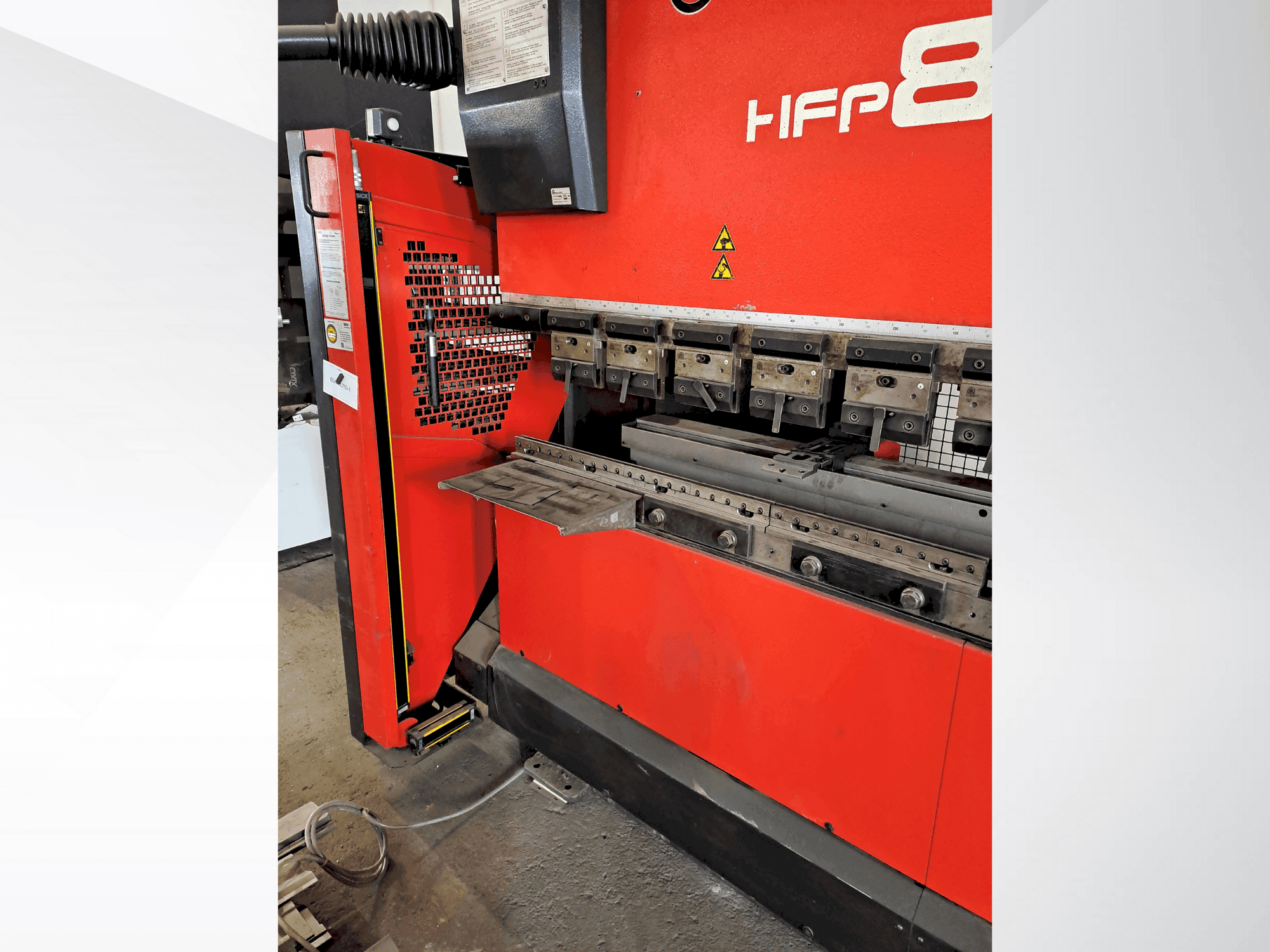 Вид станка AMADA HFP 80-25 спереди