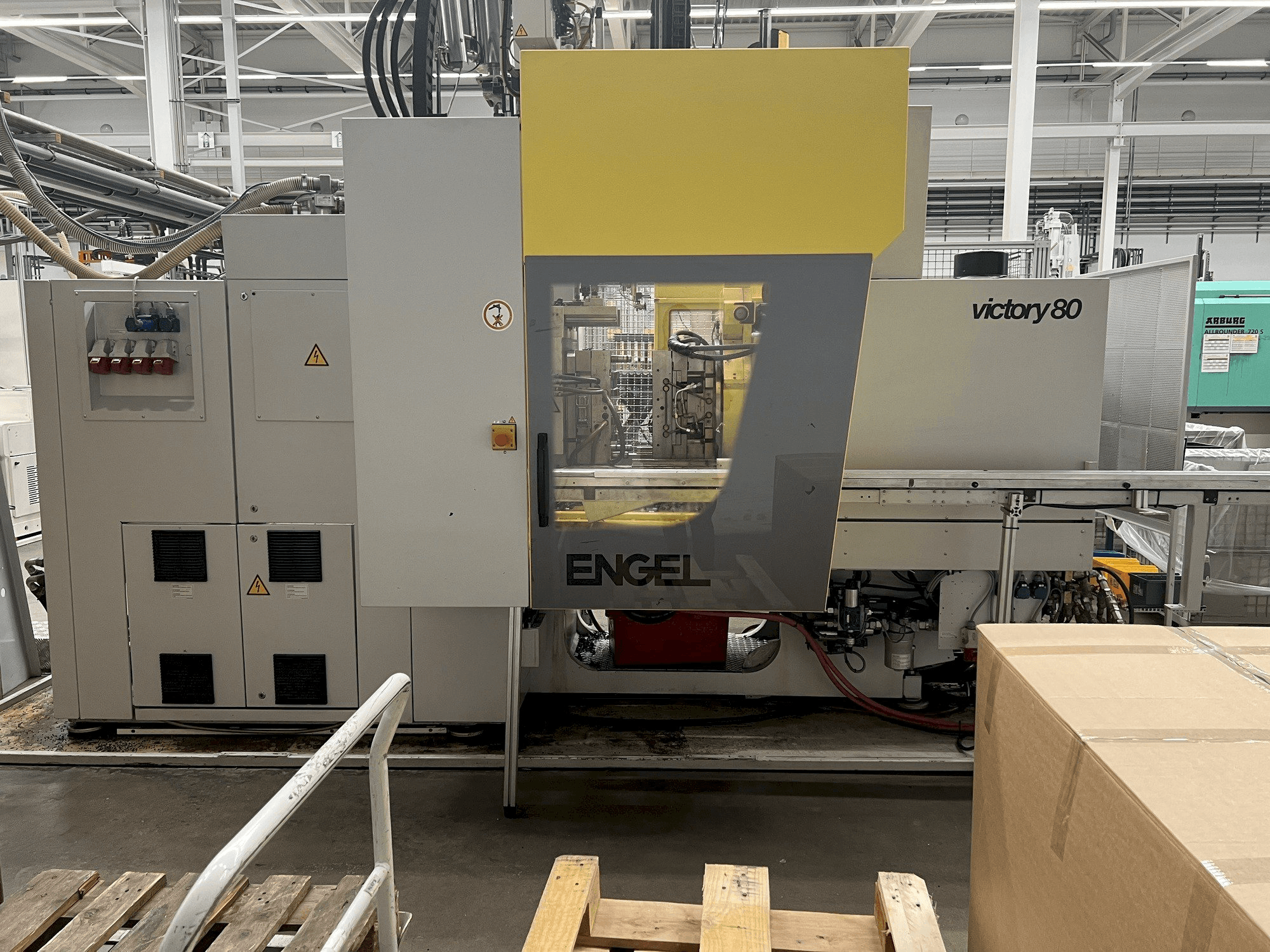 Вид станка Engel VC 330H/80V/80CO спереди