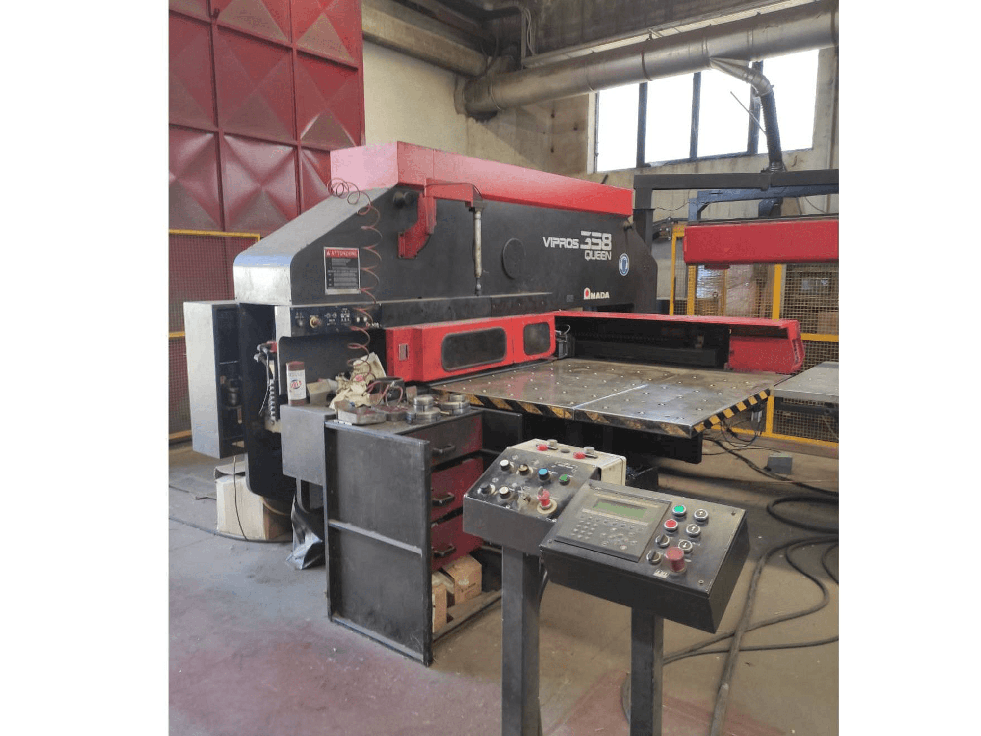 Вид станка AMADA VIPROS 358 спереди