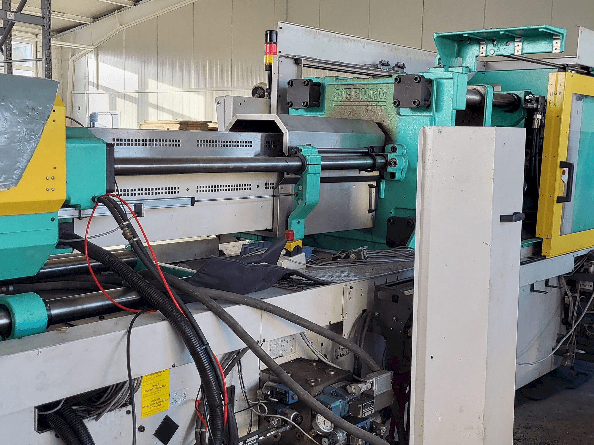 Вид станка Arburg Allrounder Centex 570C2200-1300 слева