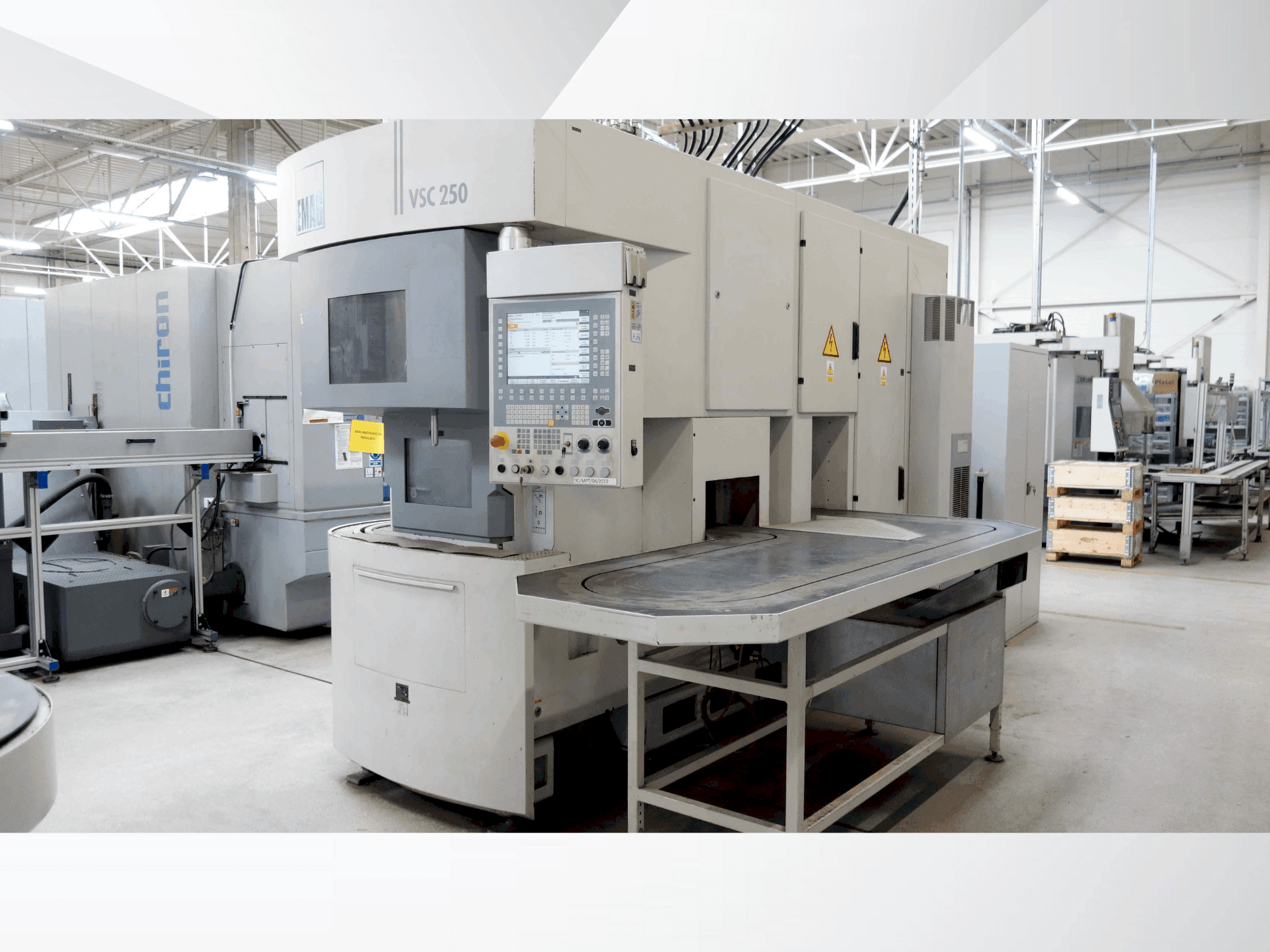 Вид станка EMAG VSC 250 спереди