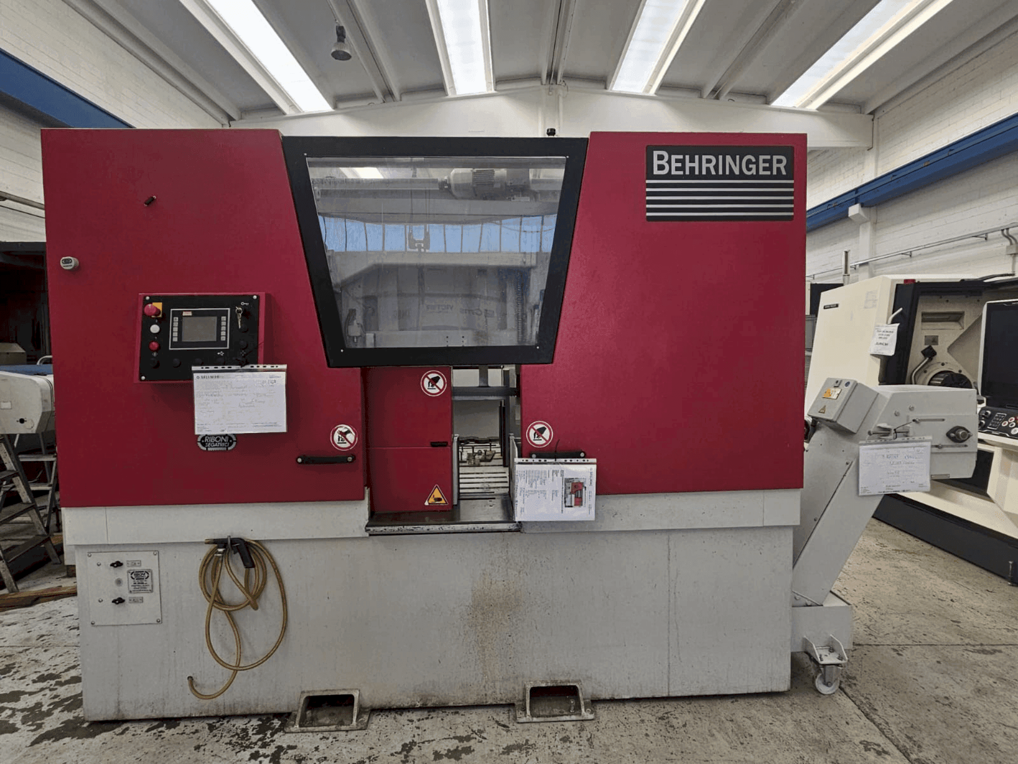 Вид станка Behringer HBE 511 A спереди