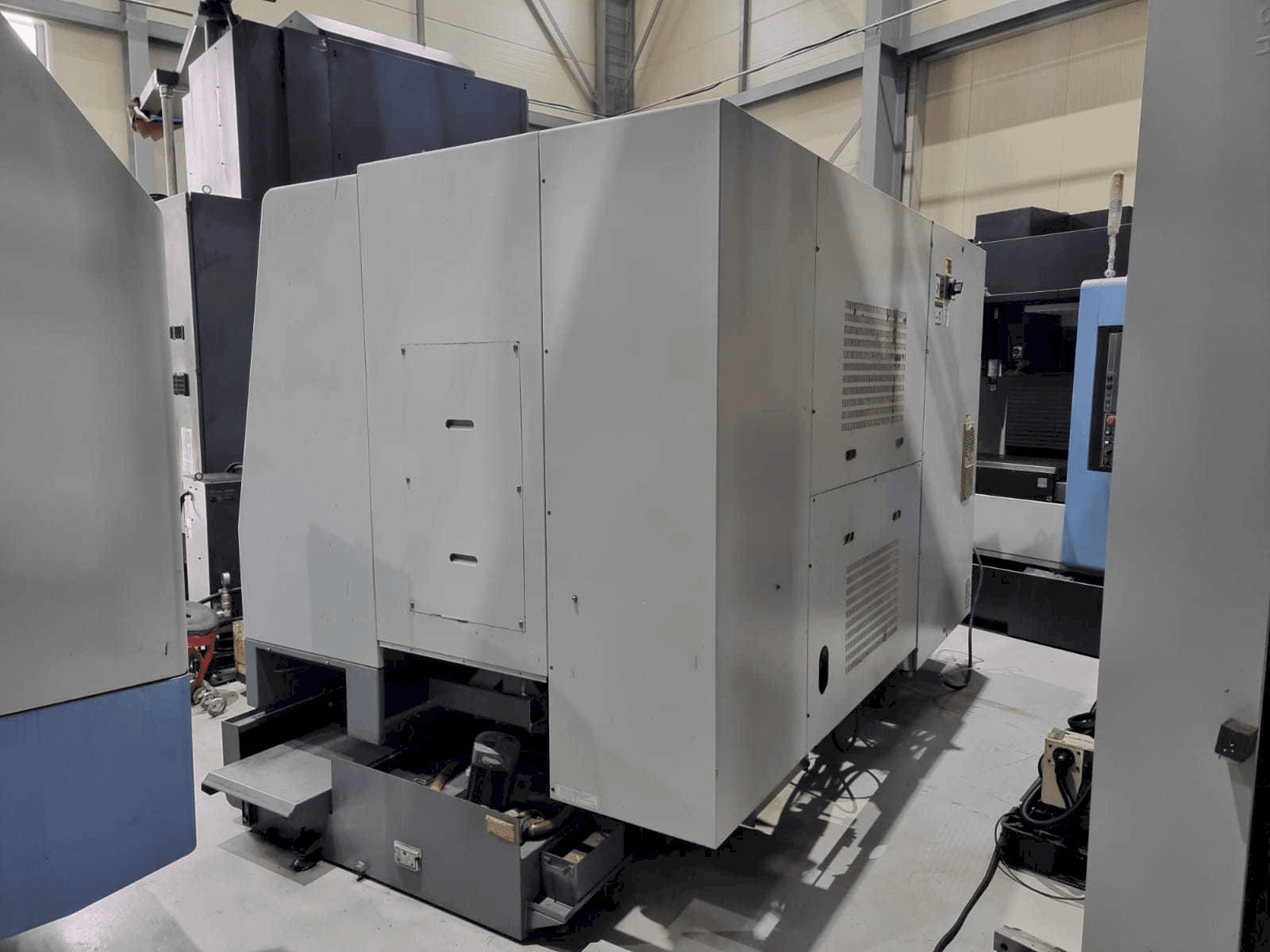 Вид станка Hyundai Kia SKT250Y спереди