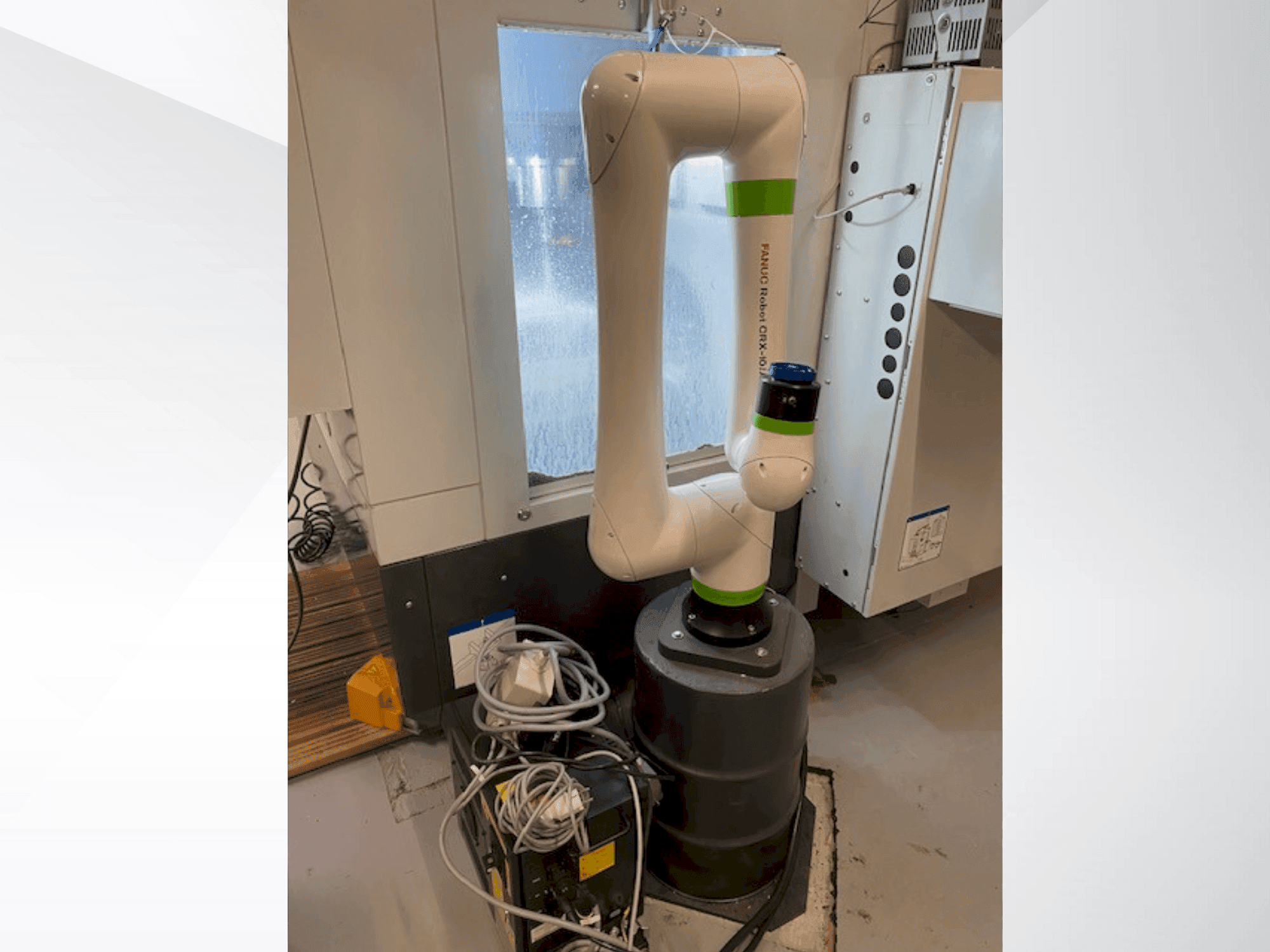 Вид станка FANUC CRX10iA спереди