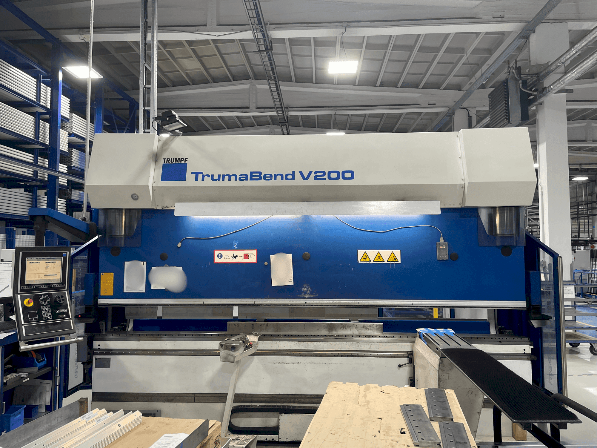 Вид станка TRUMPF TrumaBend V200 спереди