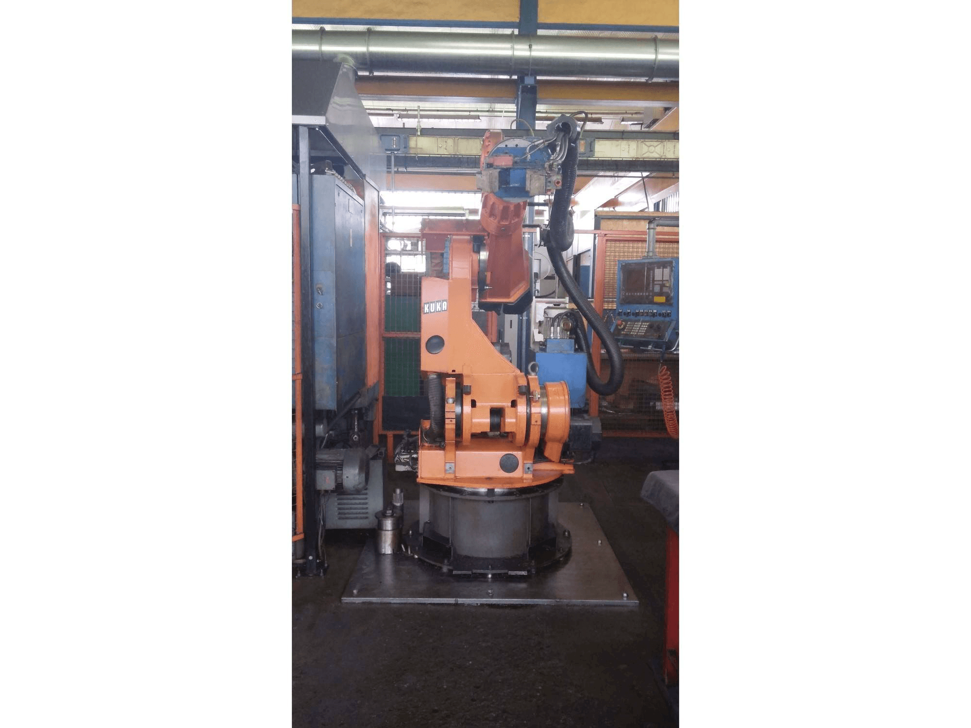 Вид станка KUKA IR 760/120.0 спереди