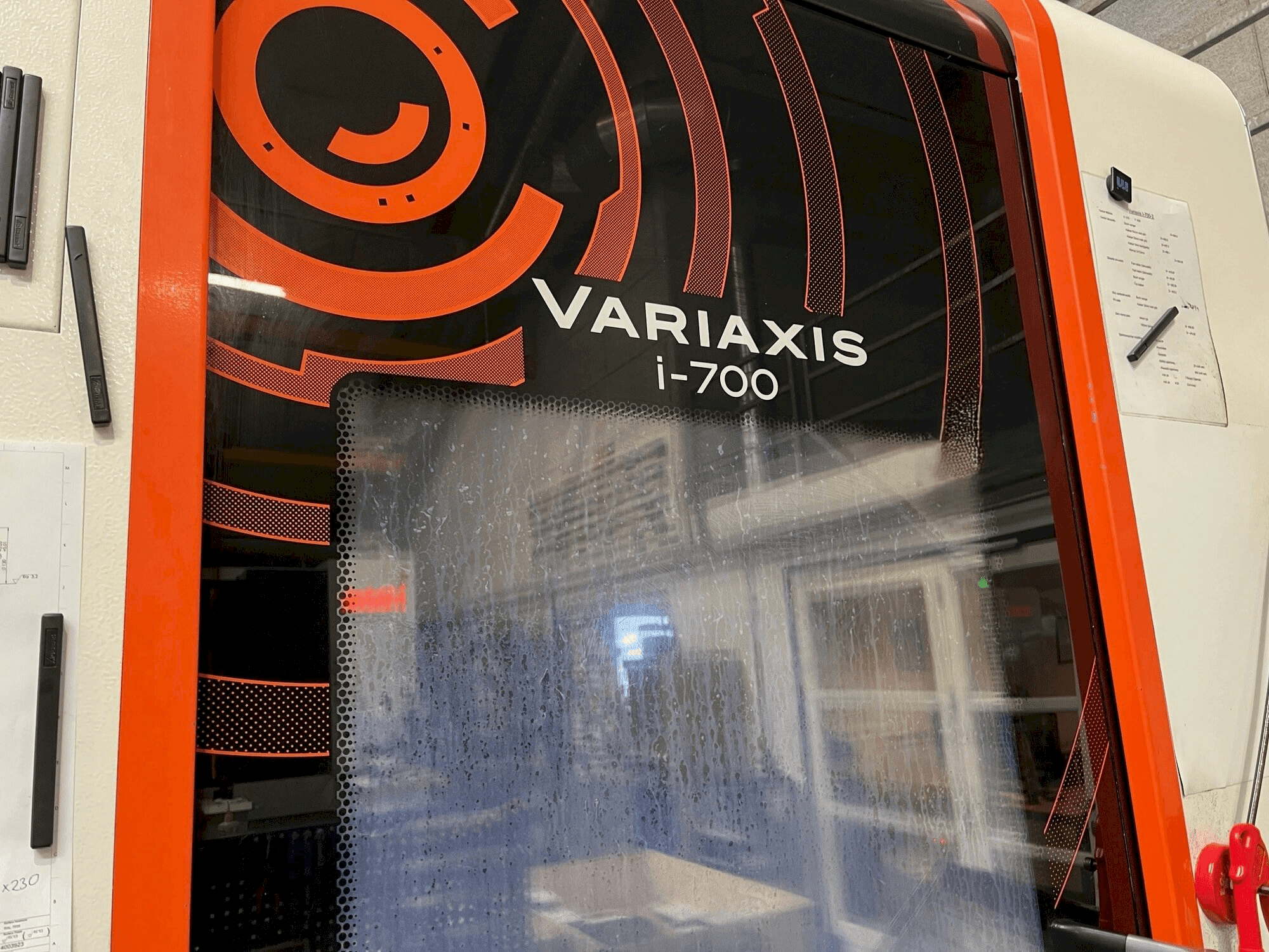 Вид станка Mazak Variaxis i-700 спереди