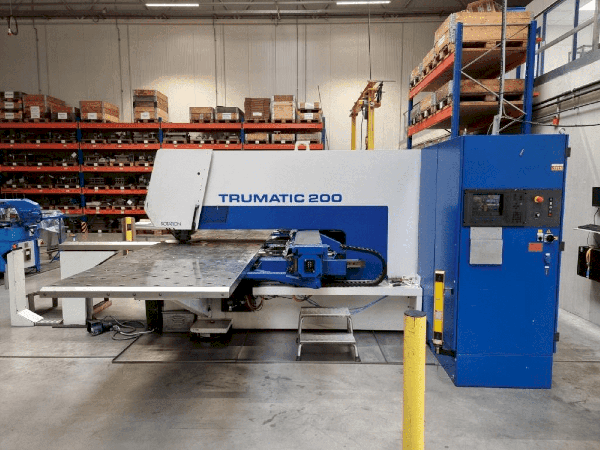 Вид станка TRUMPF Trumatic 200 спереди