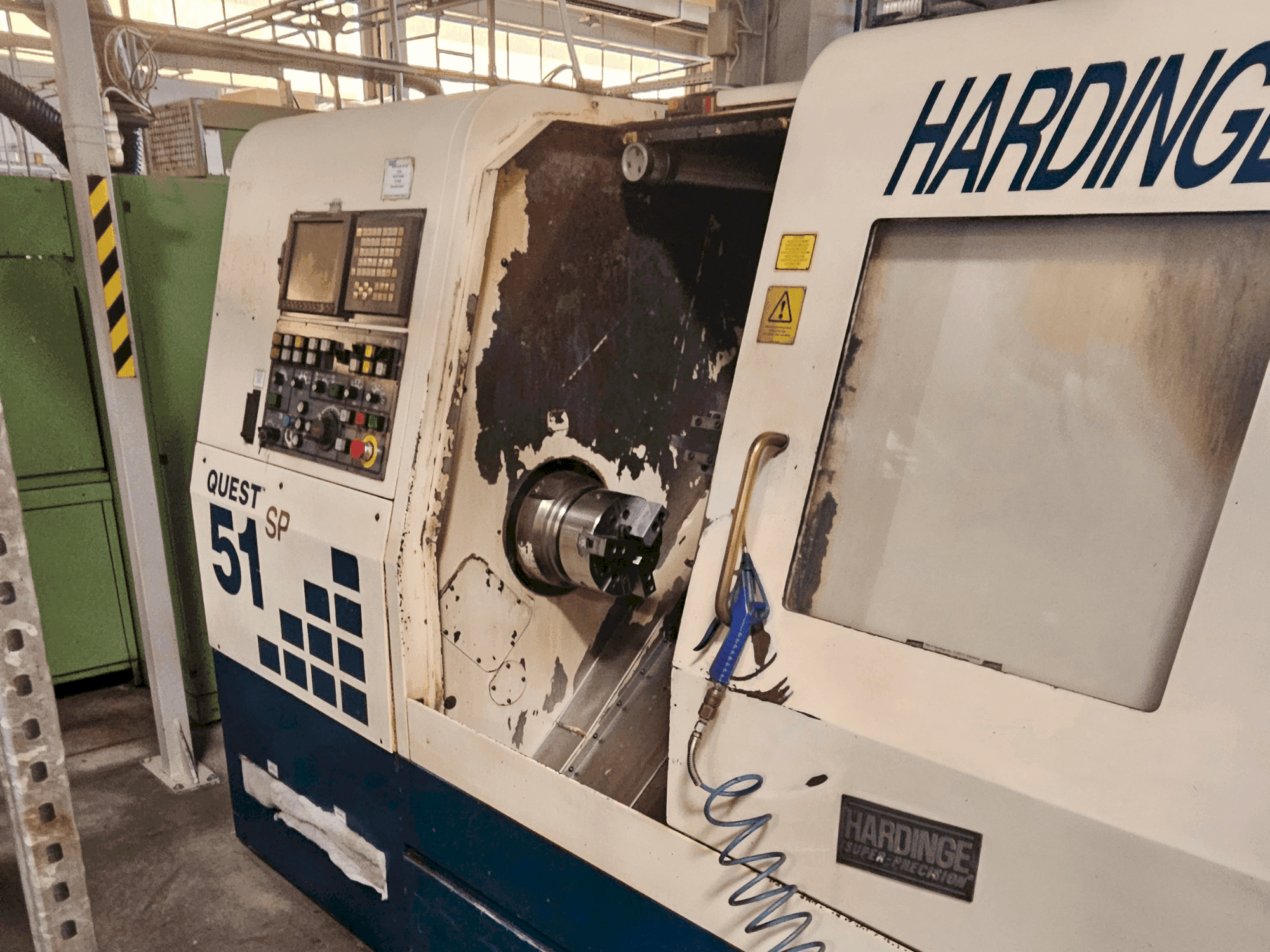 Вид станка HARDINGE Quest 51 SP спереди