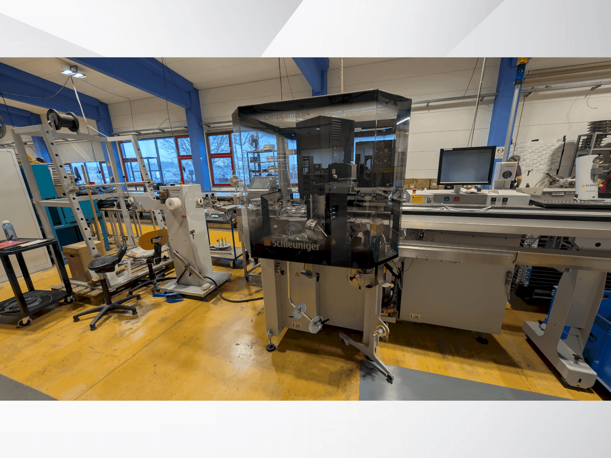 Вид станка Schleuniger CrimpCenter 64 спереди