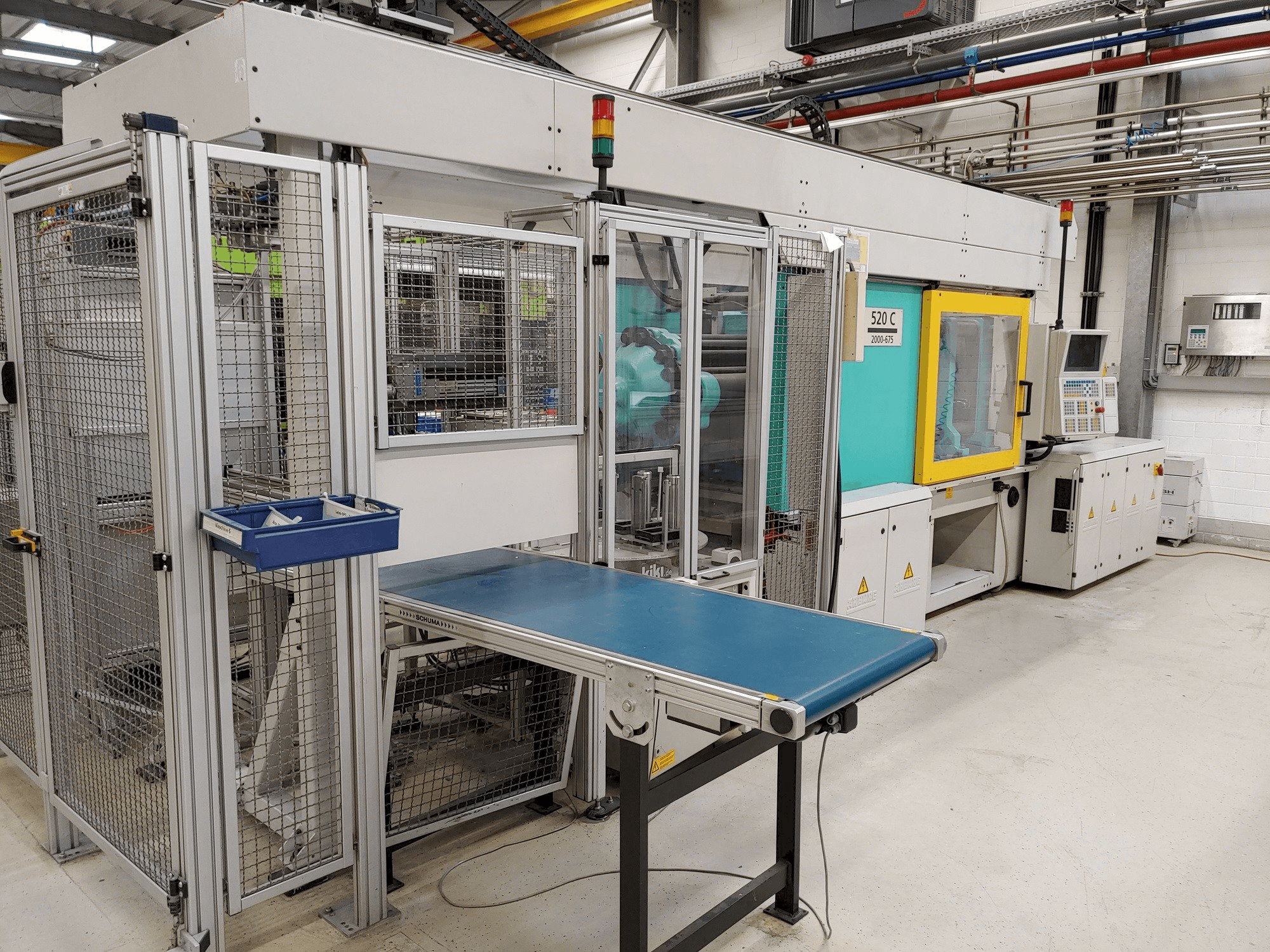 Вид станка Arburg Allrounder 520 C 2000-675 спереди