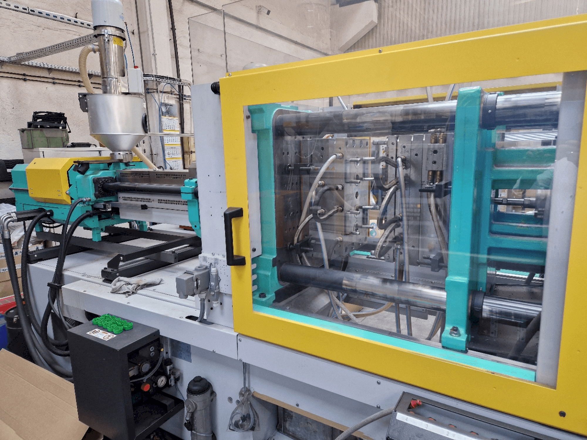 Вид станка Arburg ALLROUNDER 570 C 2000-800 GOLDEN EDITION спереди