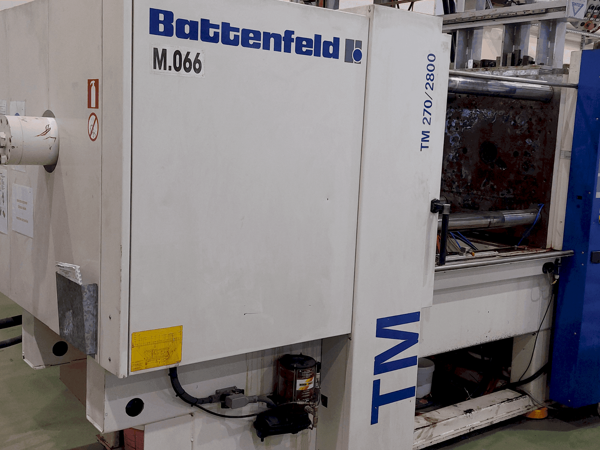 Вид станка Battenfeld TM 270 / 2800 спереди