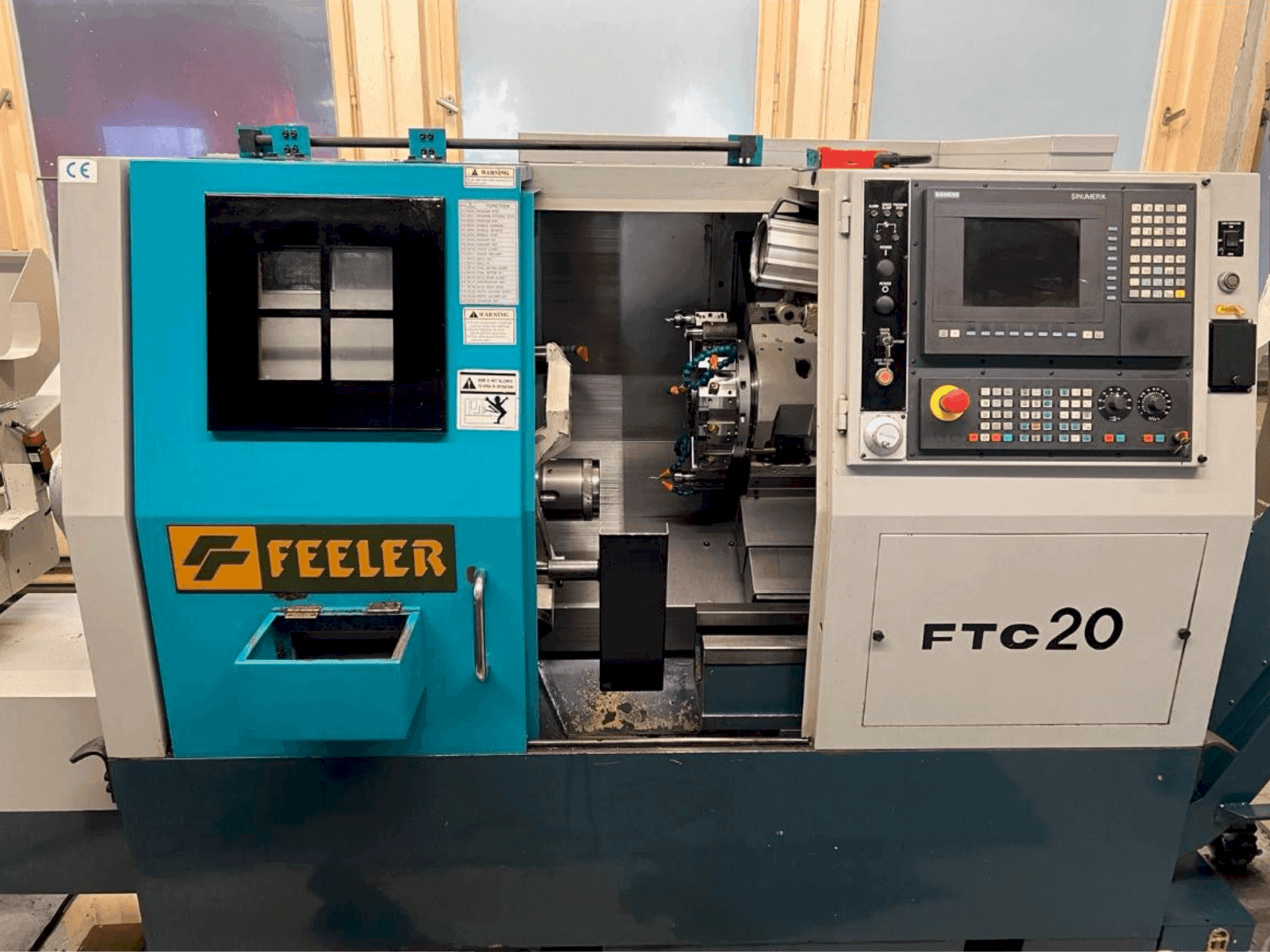 Вид станка Feeler FTC 20 спереди