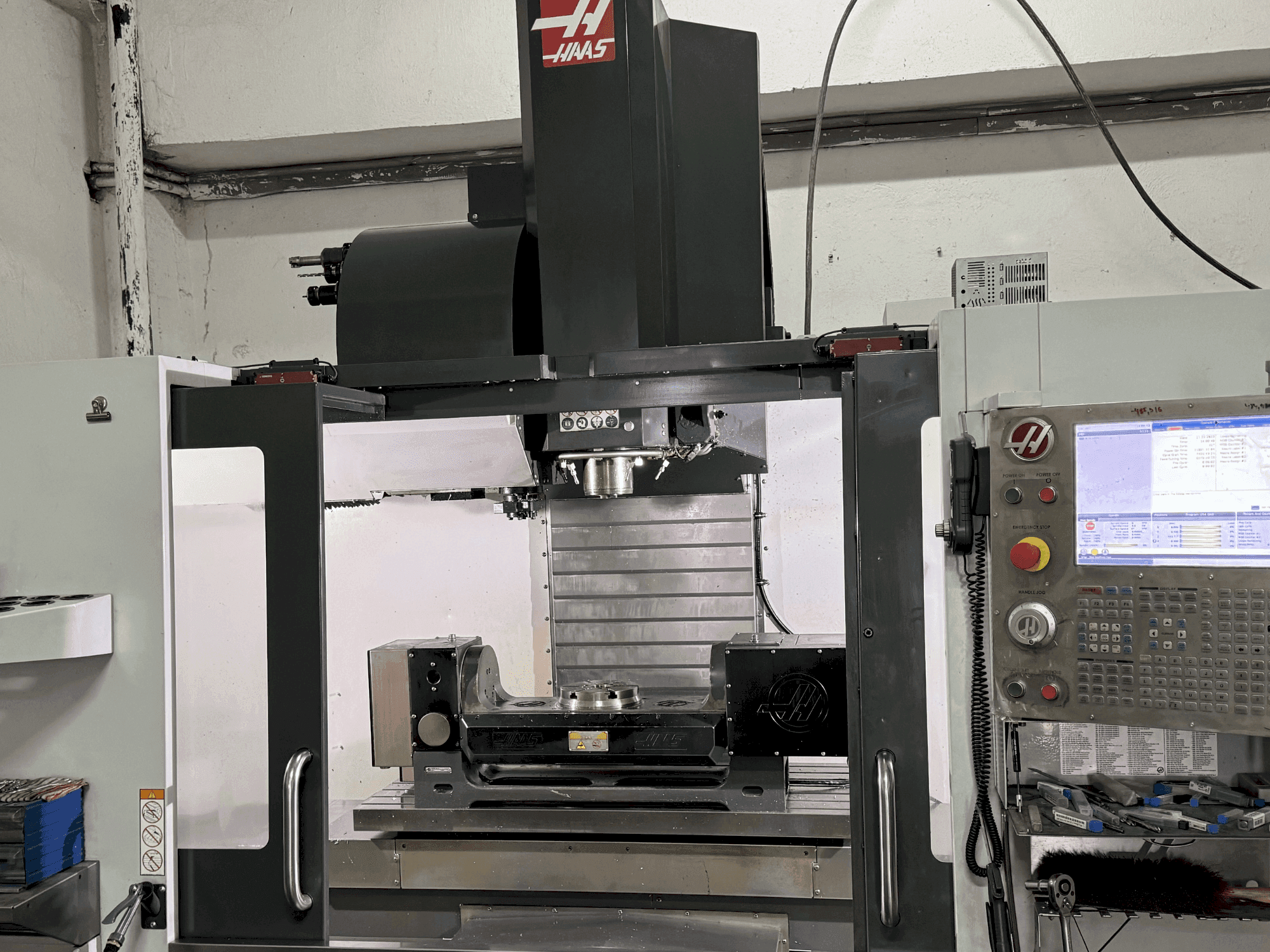 Вид станка HAAS VF-5/40TR спереди
