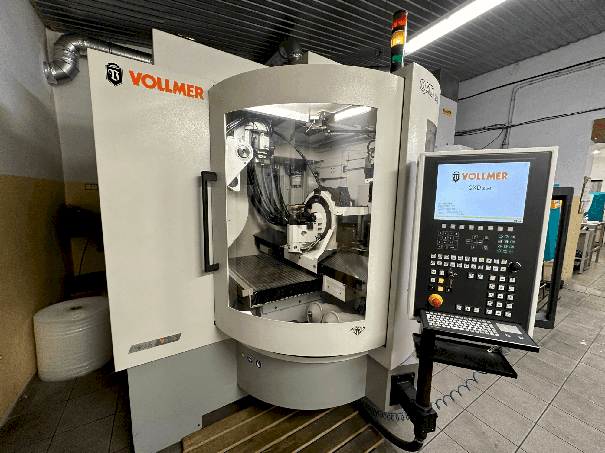 Вид станка VOLLMER QXD 250 спереди