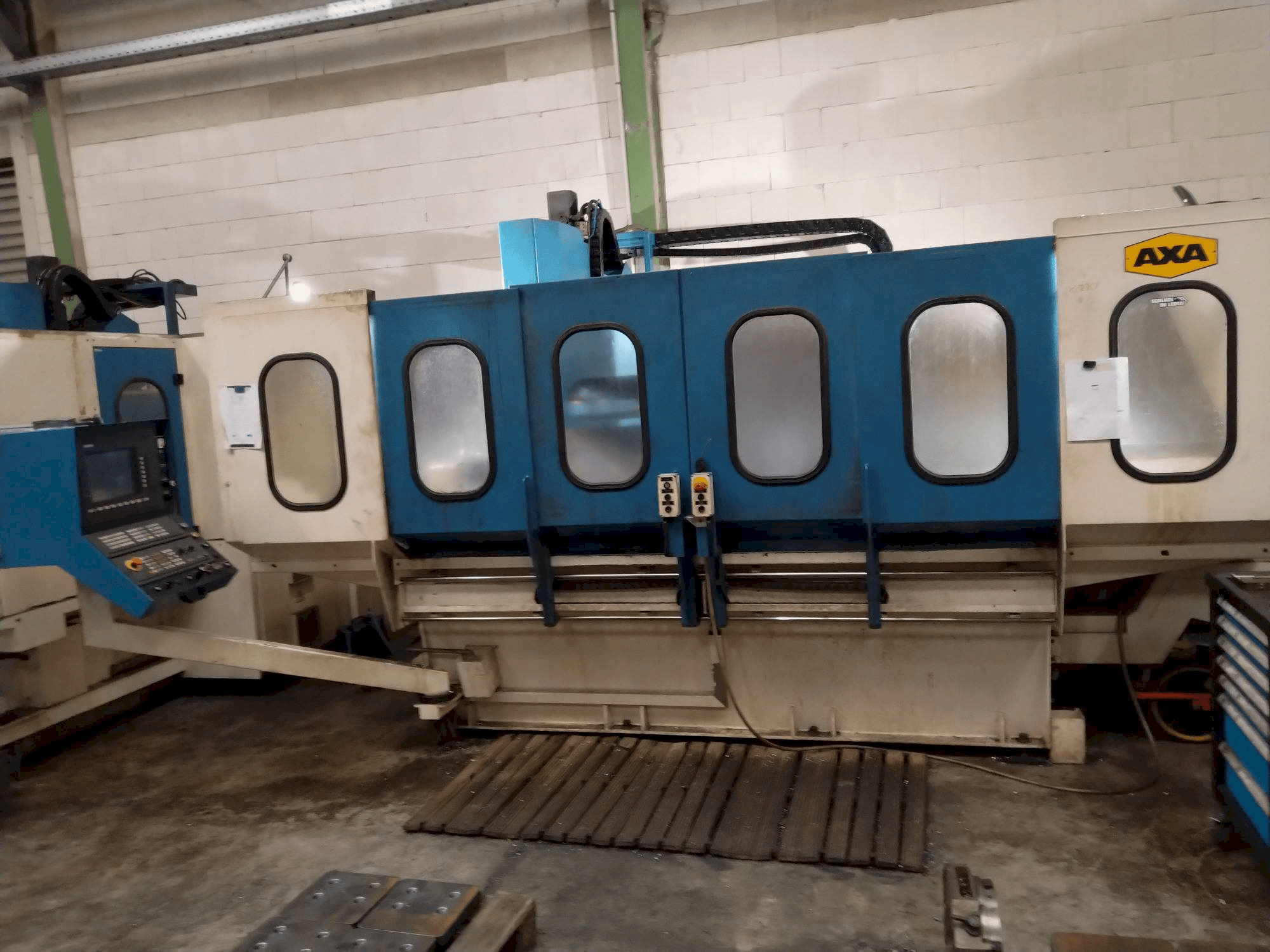 Вид станка AXA VSC 2M спереди