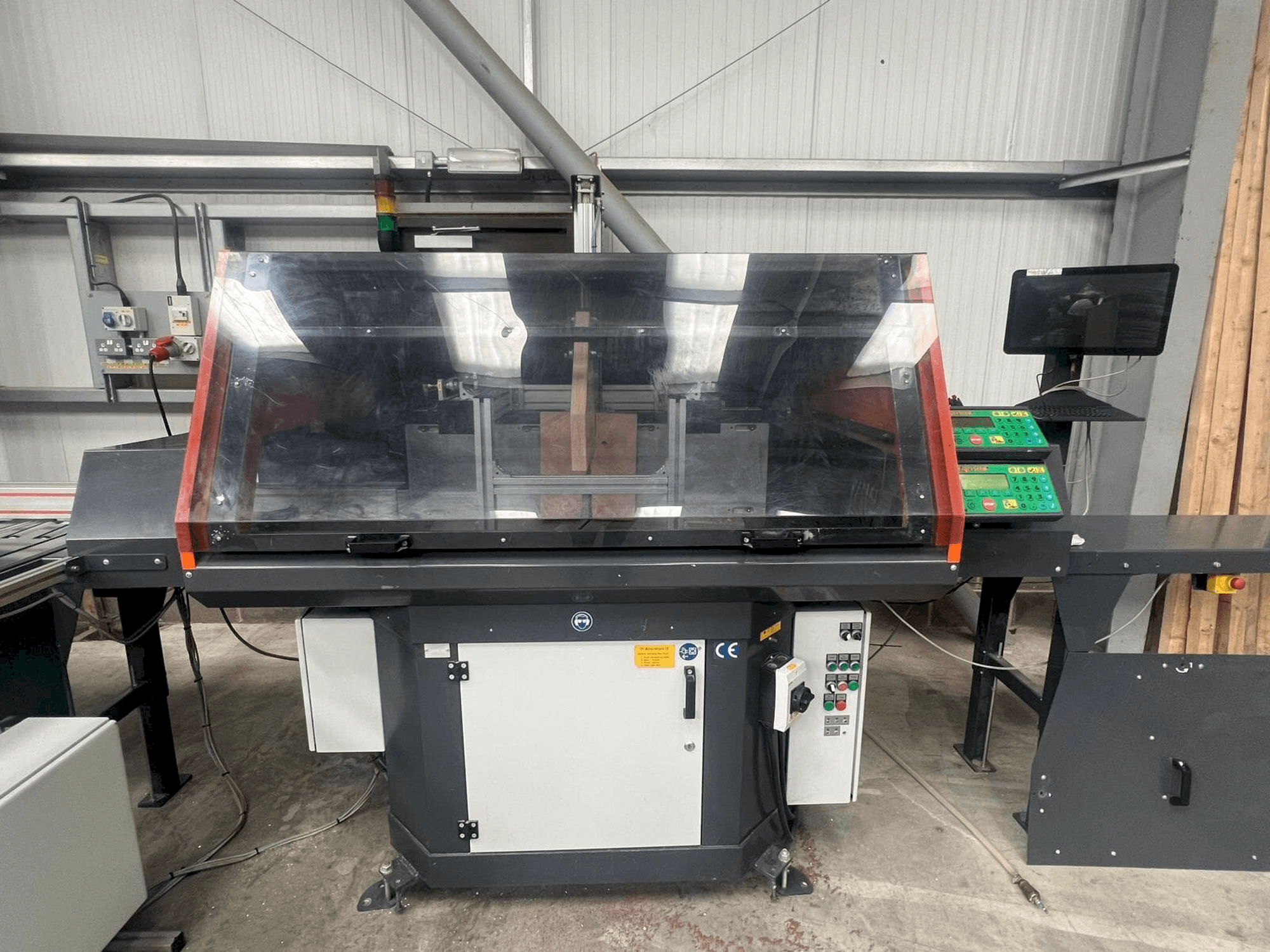 Вид станка TIGER UKA 600 Cross cut installation спереди
