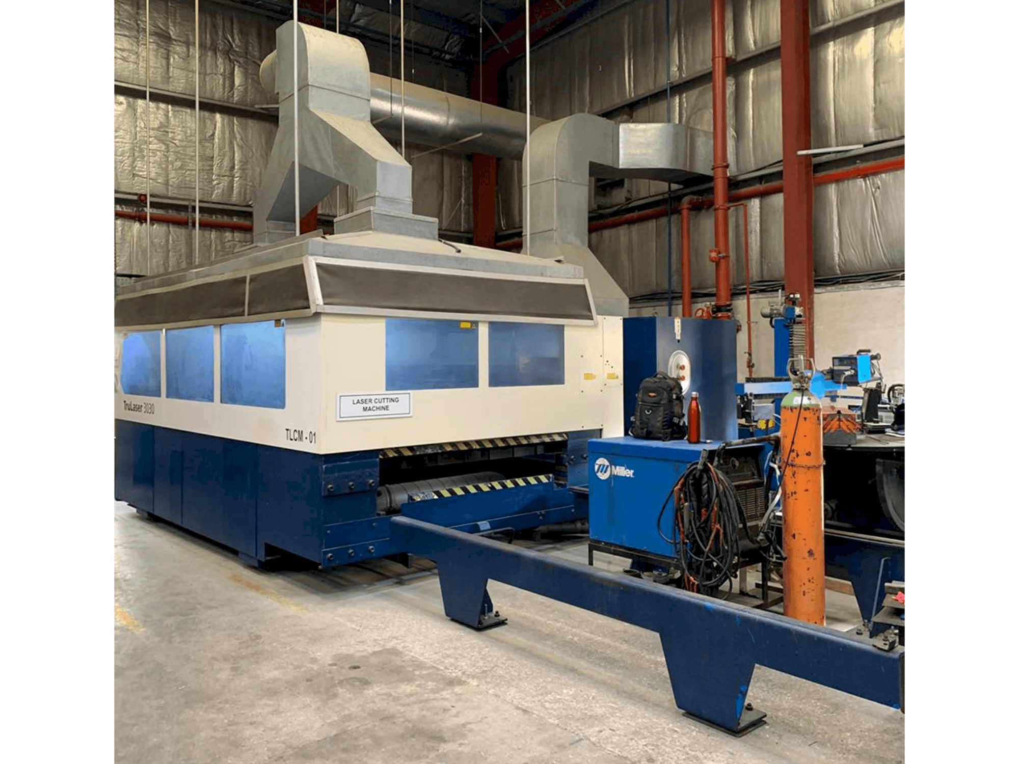 Вид станка Trumpf TruLaser 3030 спереди