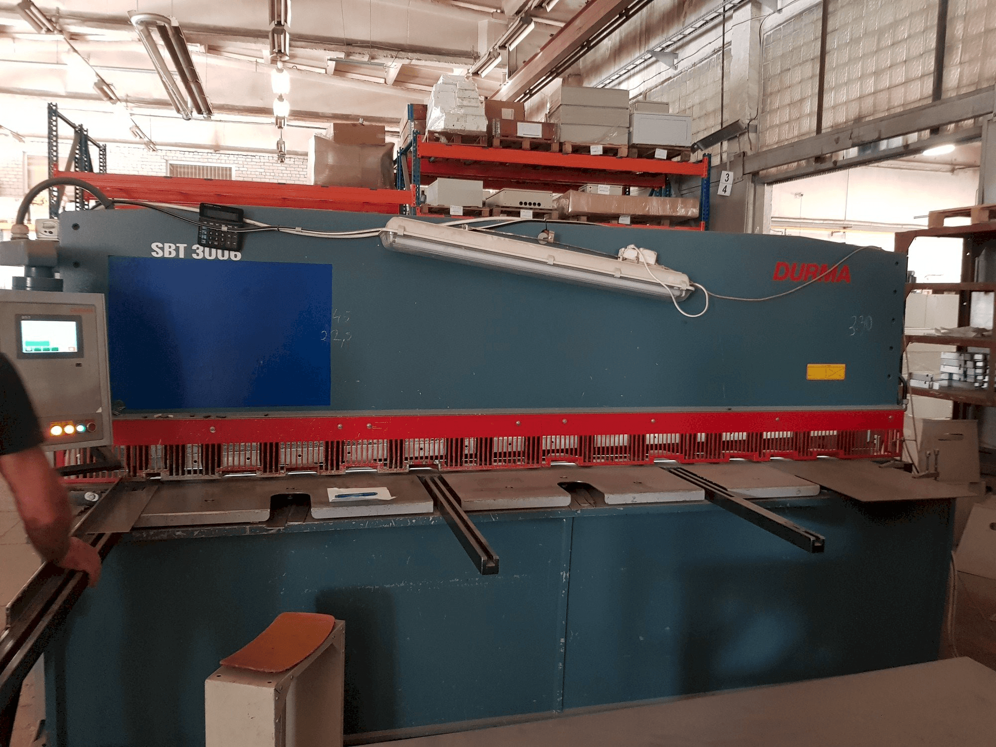 Вид станка Durma SBT 3006 спереди