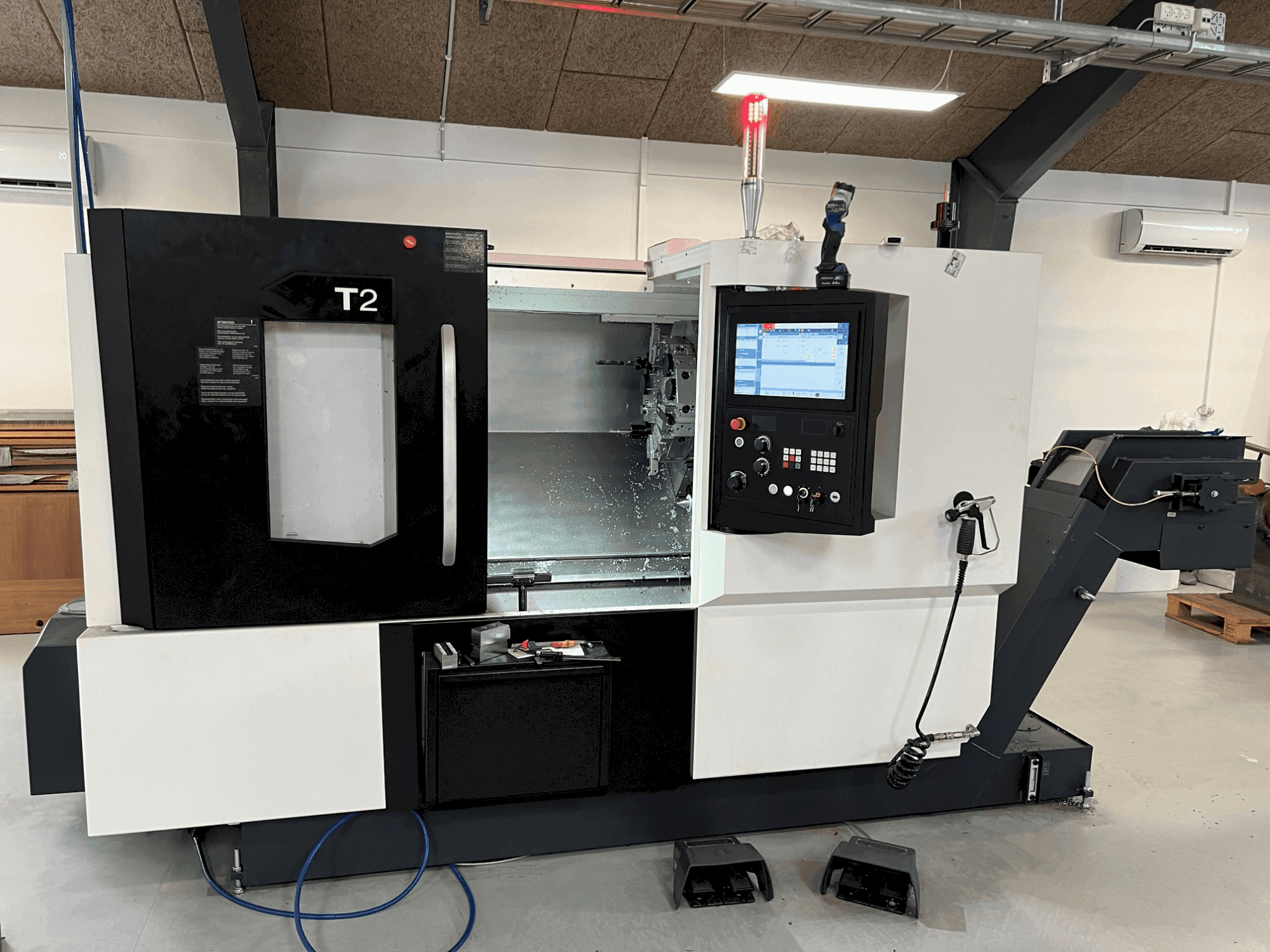 Вид станка DMG MORI T2 спереди