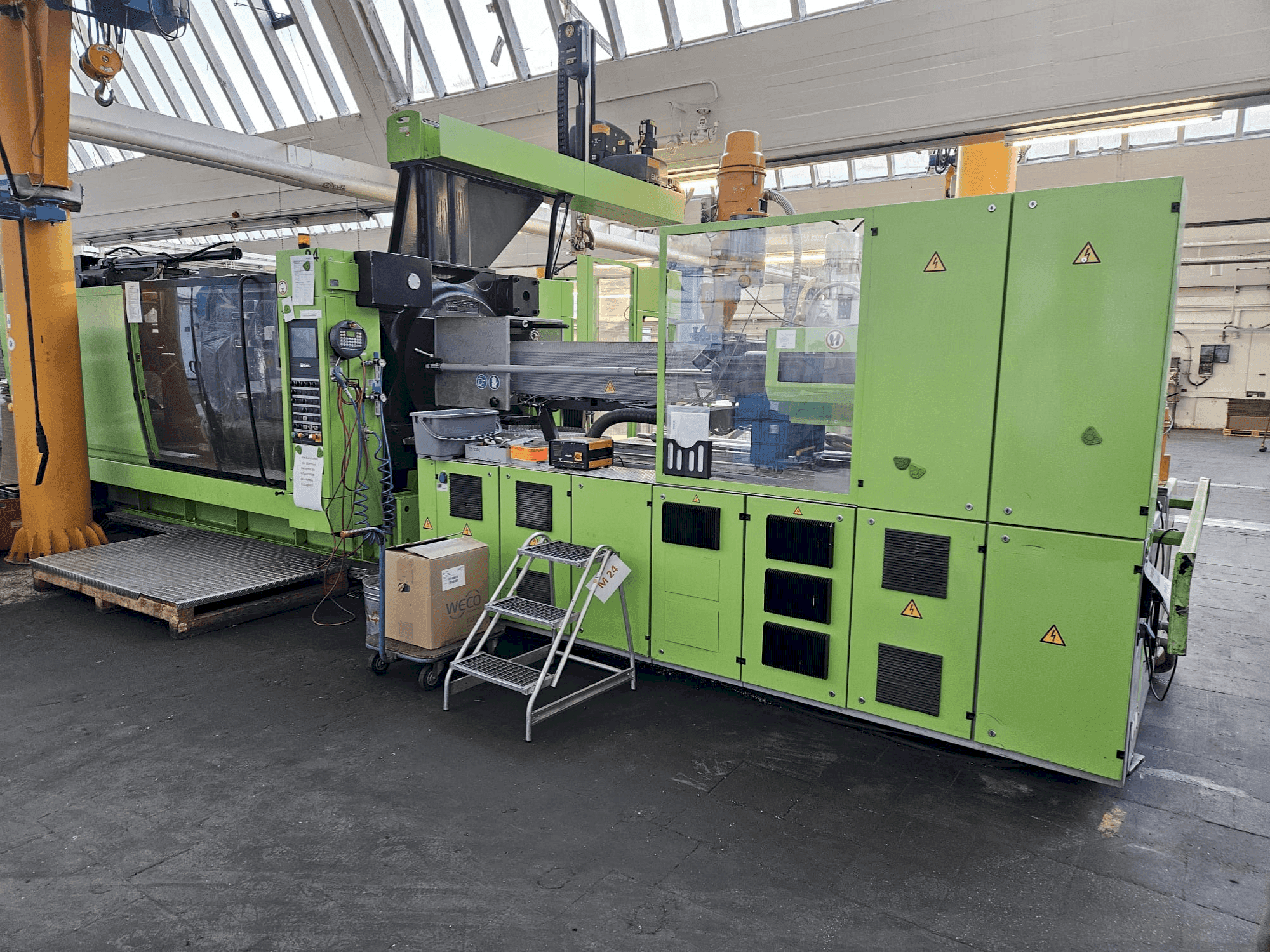 Вид станка Engel CL 4550/750 спереди