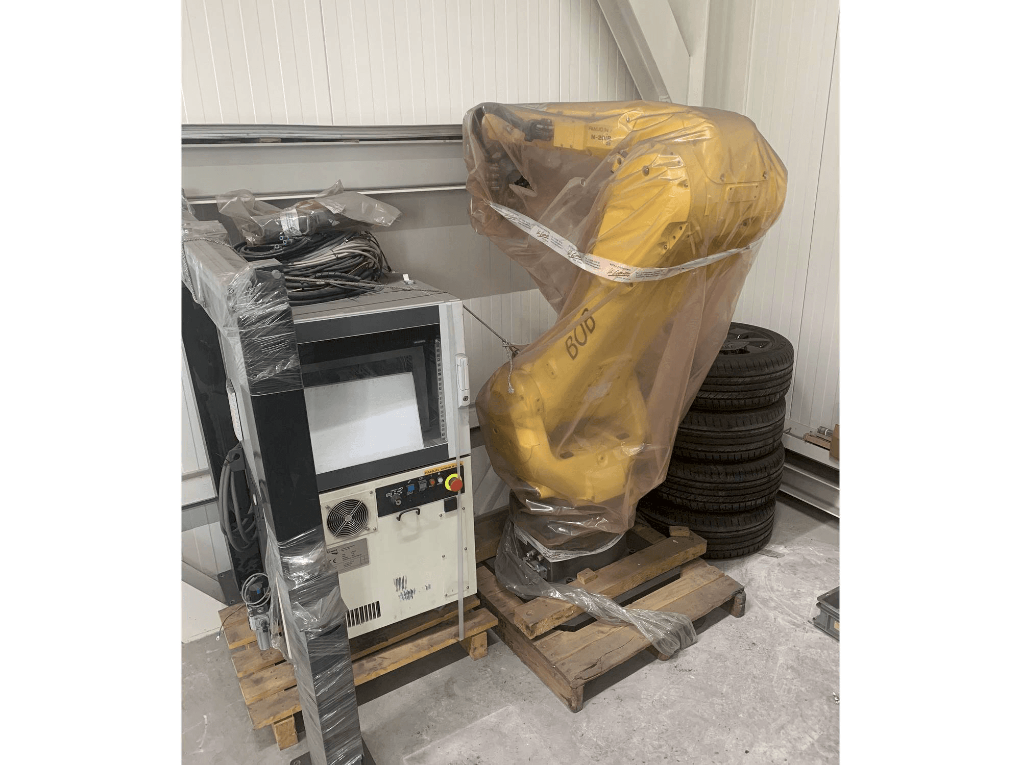 Вид станка FANUC M-20iB спереди