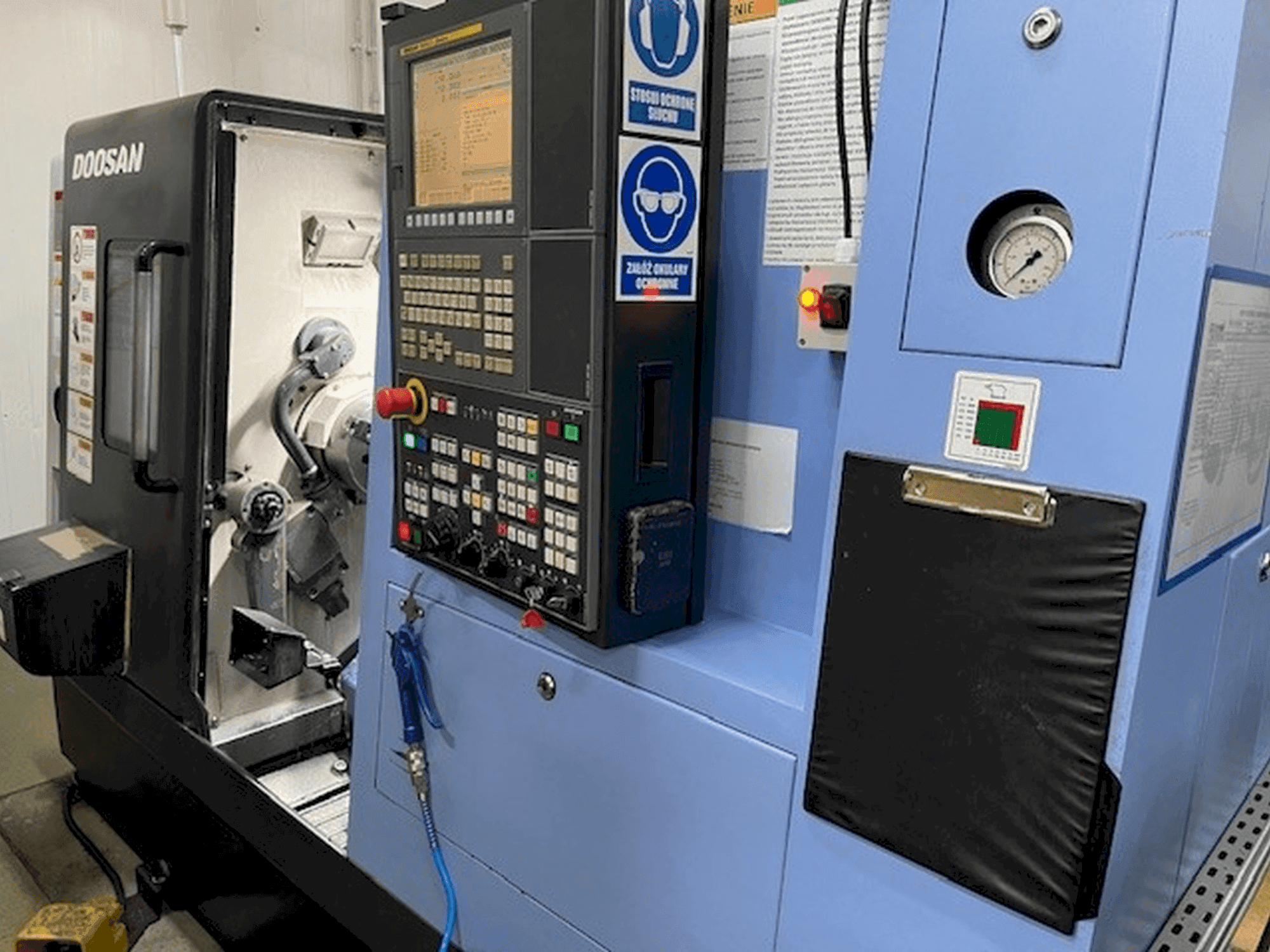 Вид станка DOOSAN Lynx 220 LMA спереди